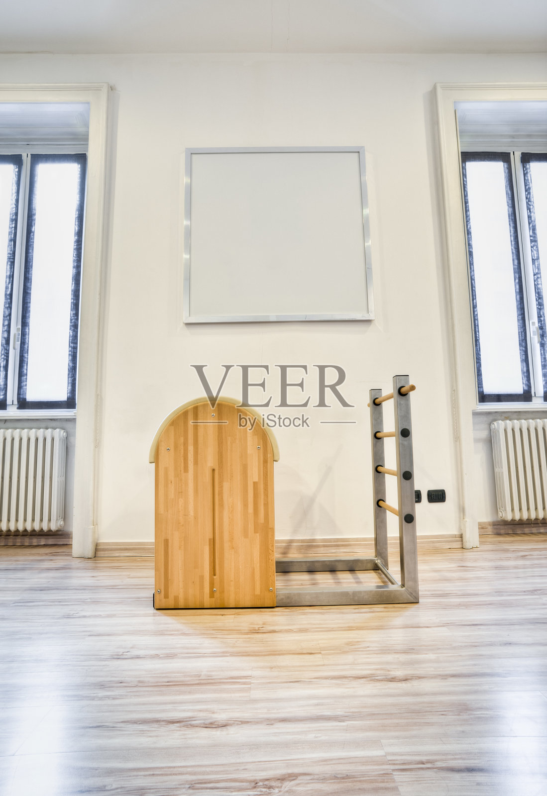 健身俱乐部的普拉提设备照片摄影图片