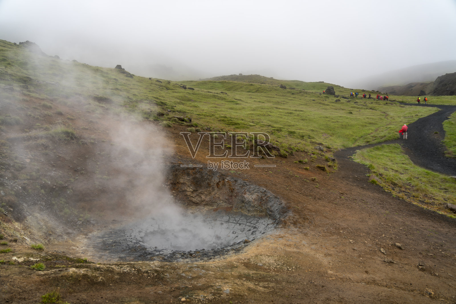 赫维拉达里尔地热区特写，泥洞，气泡温泉照片摄影图片
