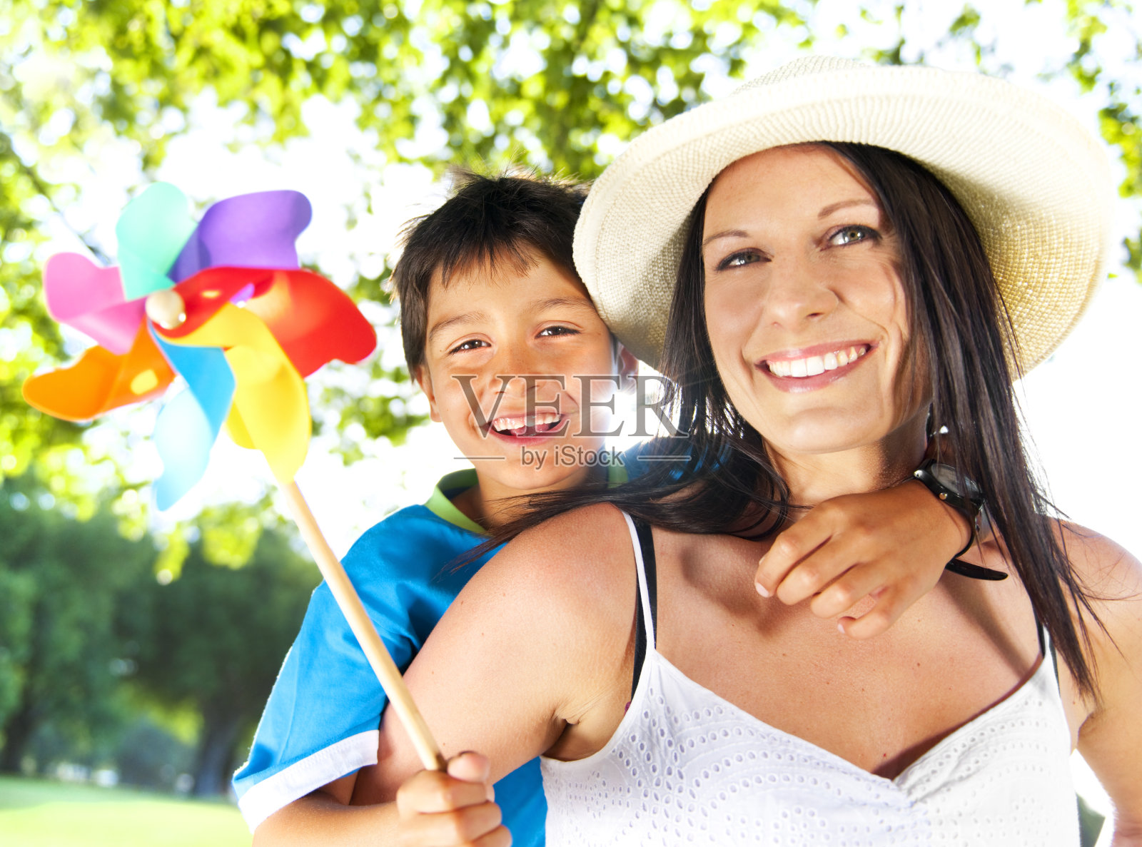 夏季家庭乐趣在公园照片摄影图片