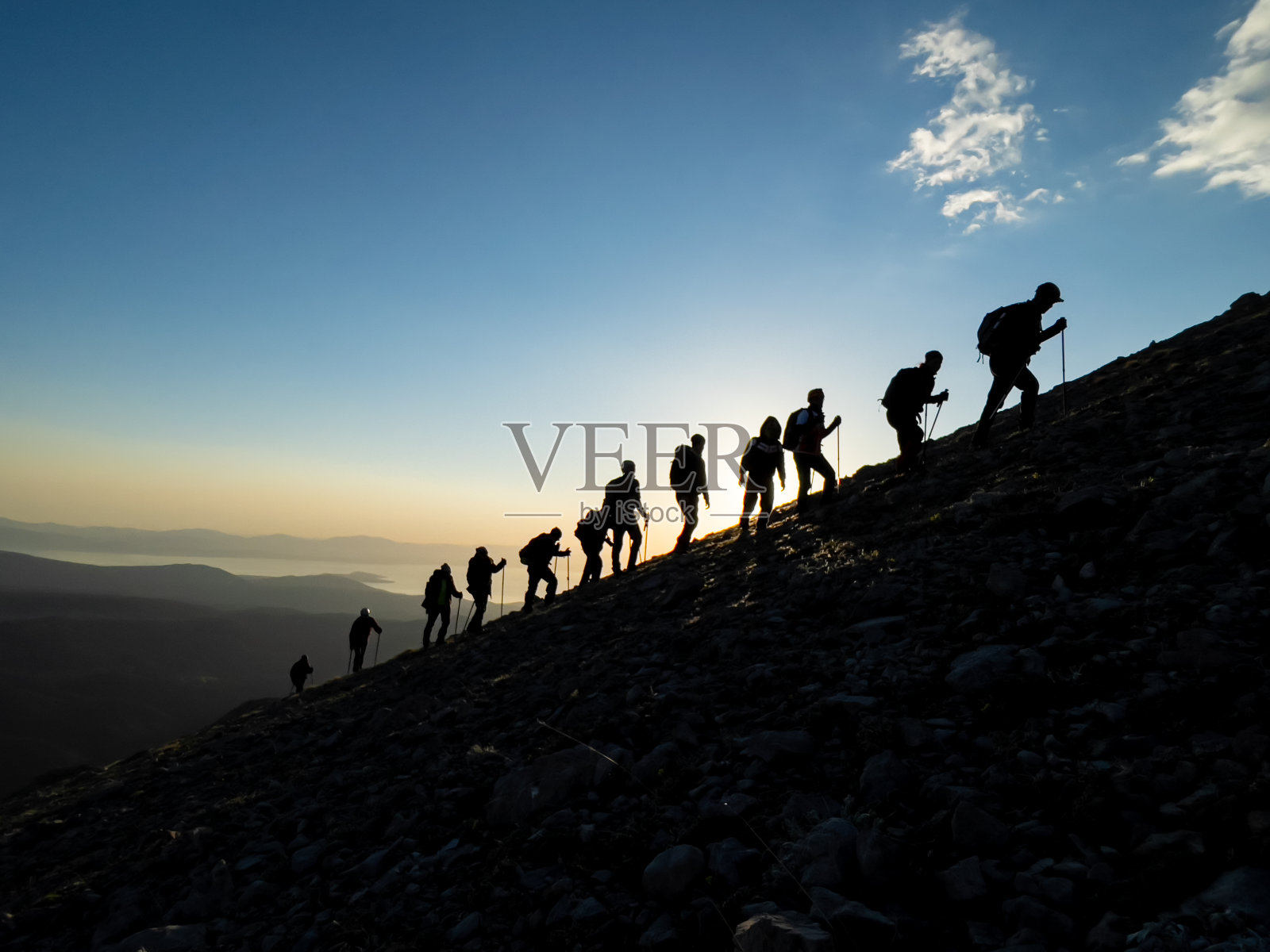 纪律严明、适应力强及专业登山家的登山活动照片摄影图片