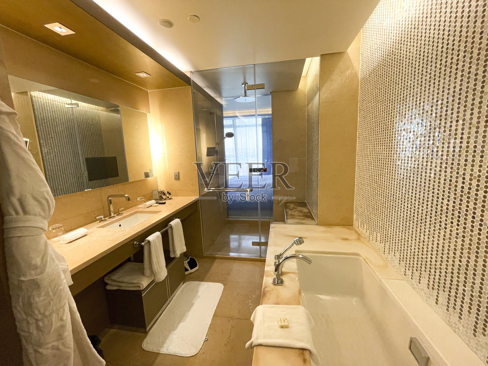 豪华酒店浴室现代装修设计理念照片摄影图片