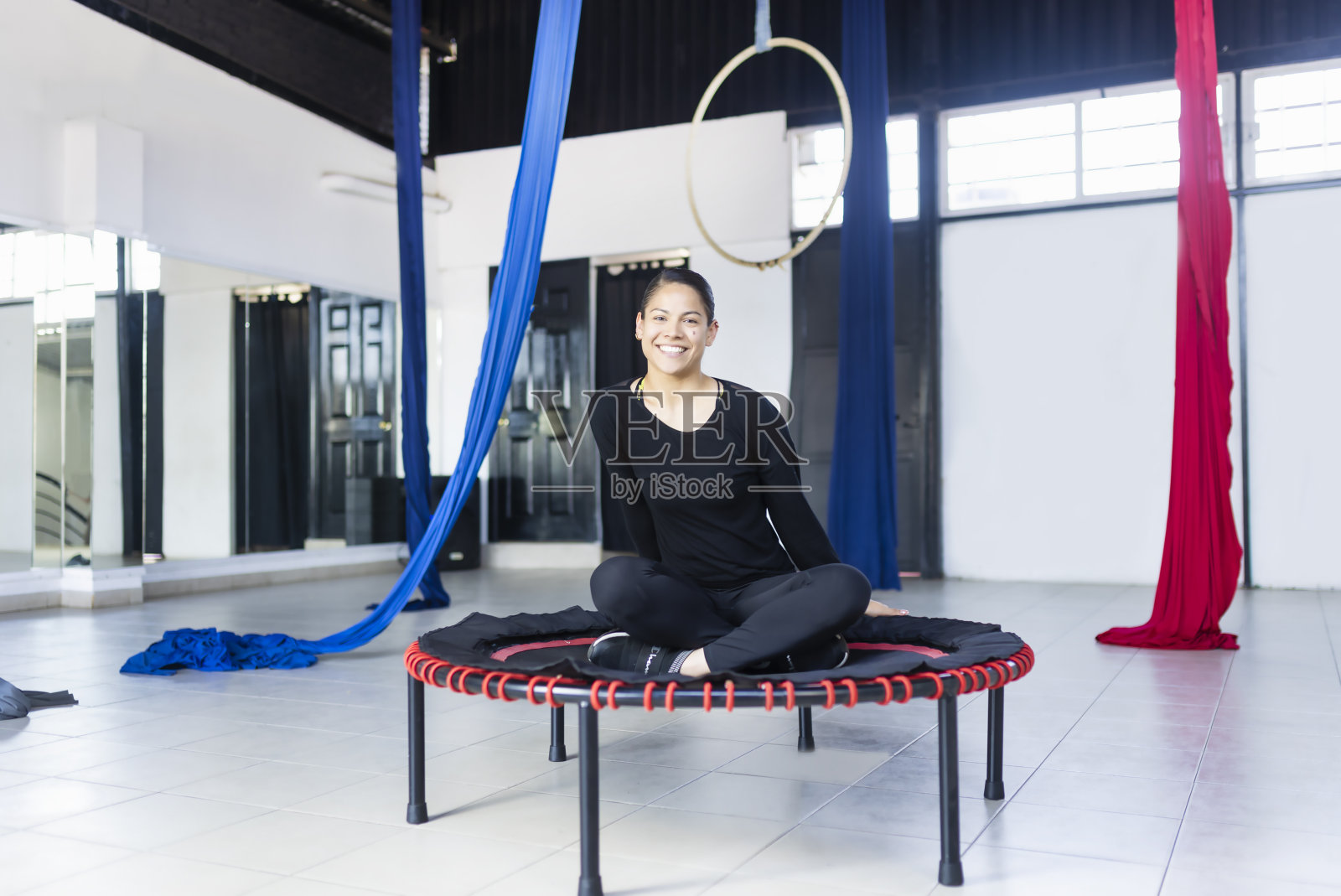 欢迎来到空中舞蹈学校照片摄影图片