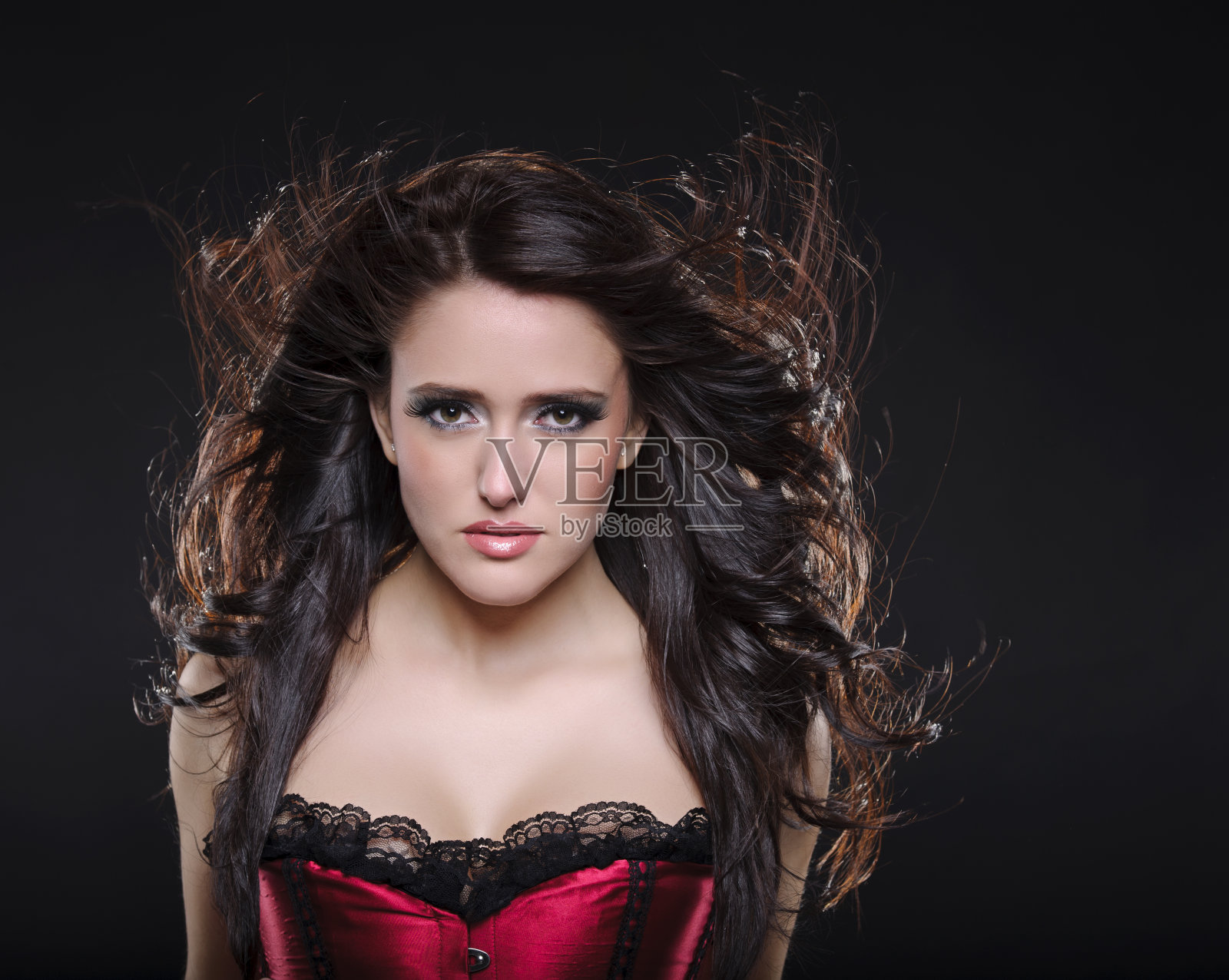 女人飞头发照片摄影图片