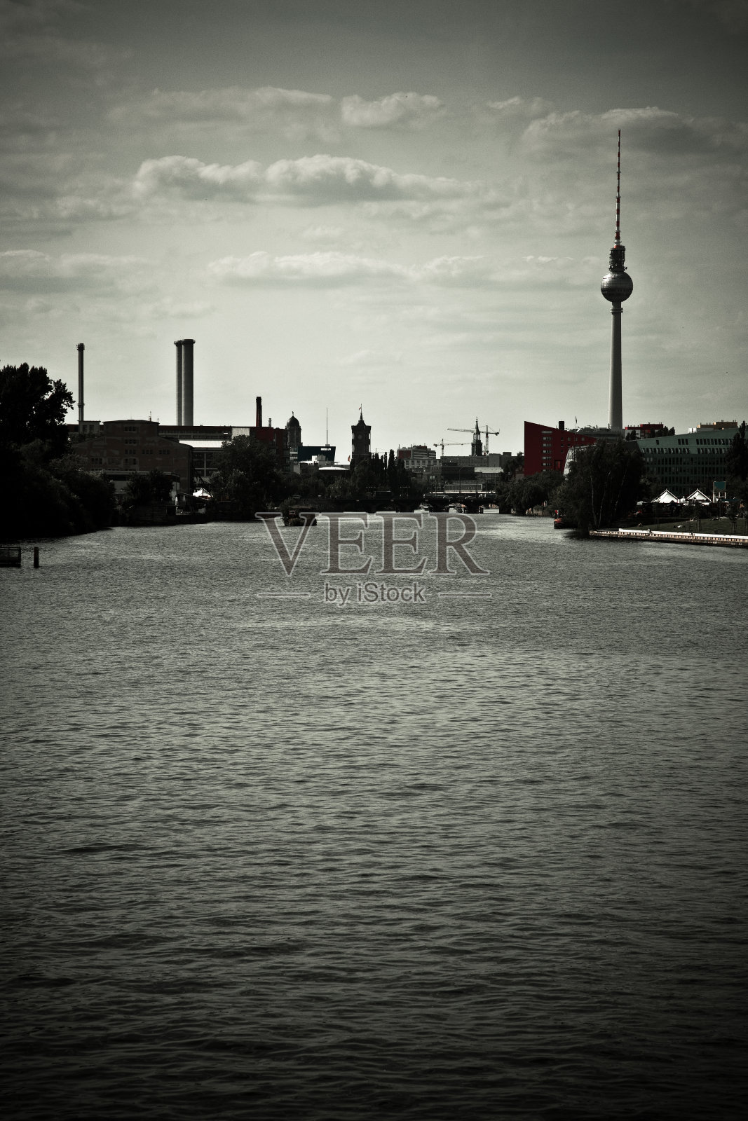 柏林施普雷河和天际线照片摄影图片