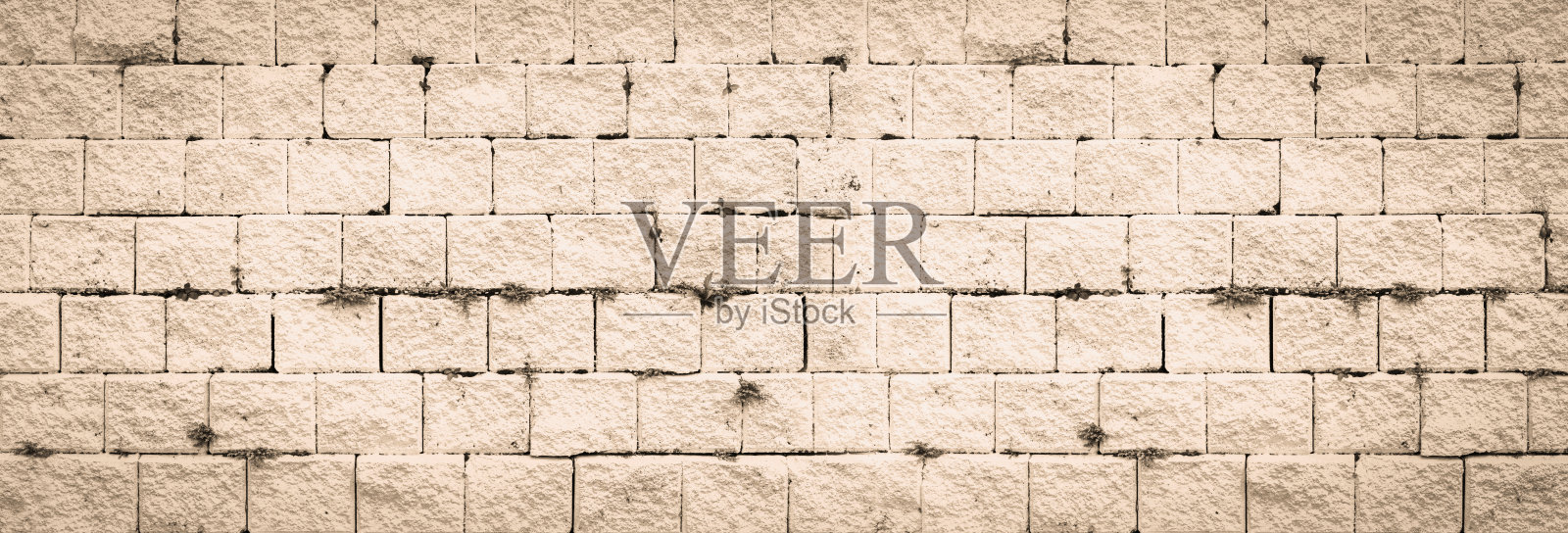 抽象的红砖墙纹理浅灰色的老灰泥和复古的砖砌图案背景在家里室内，肮脏生锈的石制品灰色色块全景宽墙纸照片摄影图片