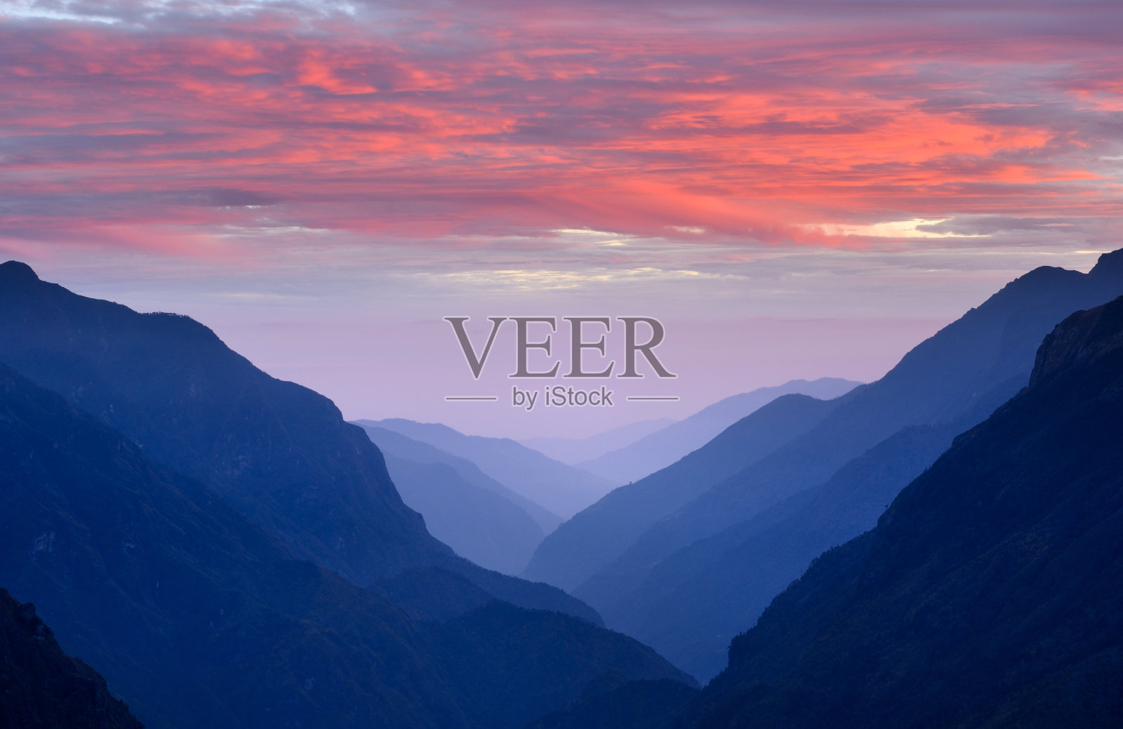 喜马拉雅山脉的穆迪日落照片摄影图片