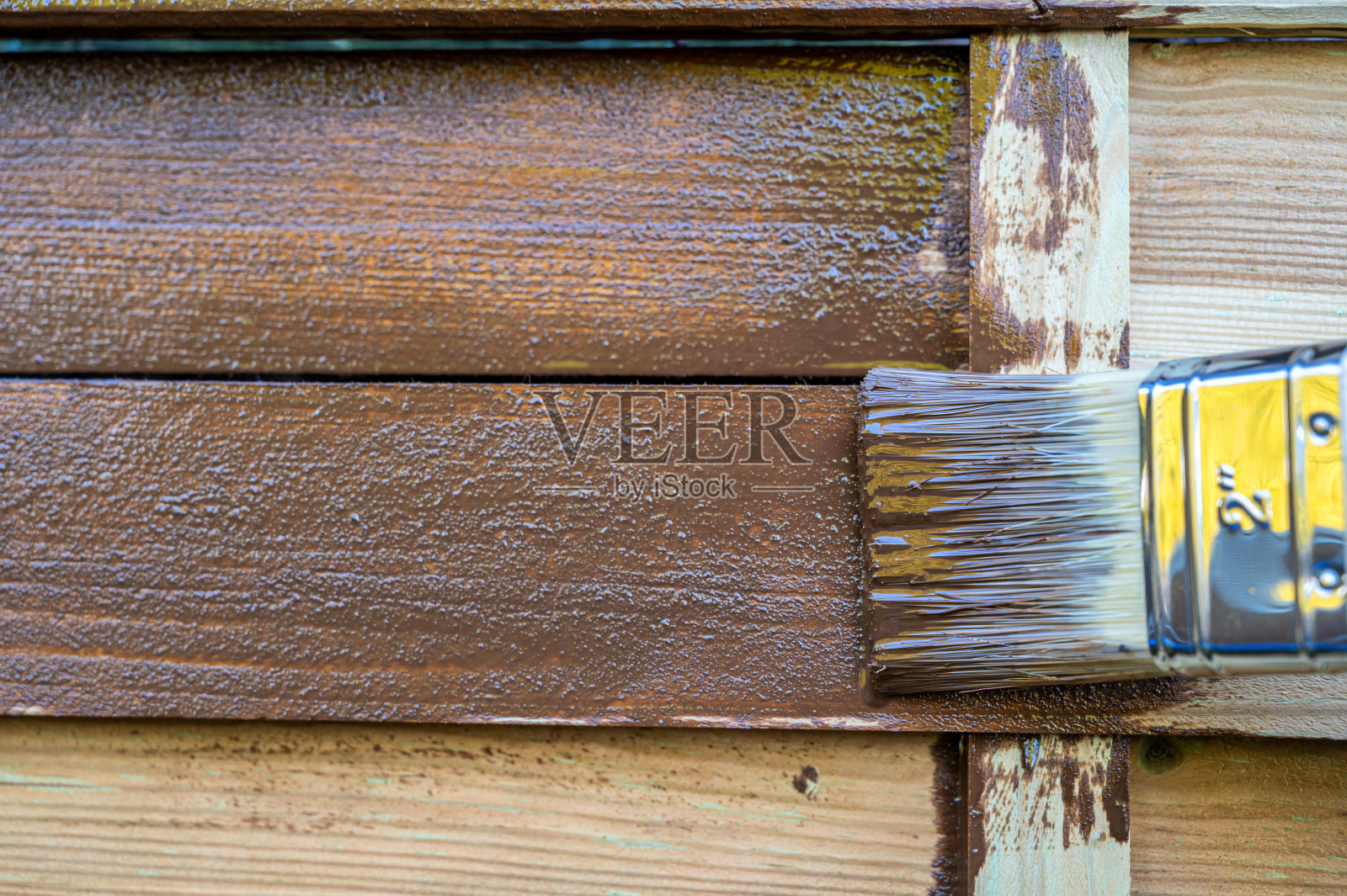 花园围栏涂上了棕色木色照片摄影图片