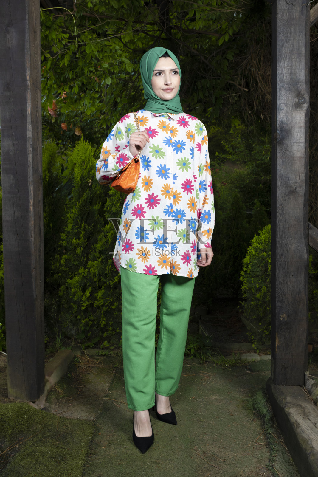 头巾服装时尚拍摄。照片摄影图片