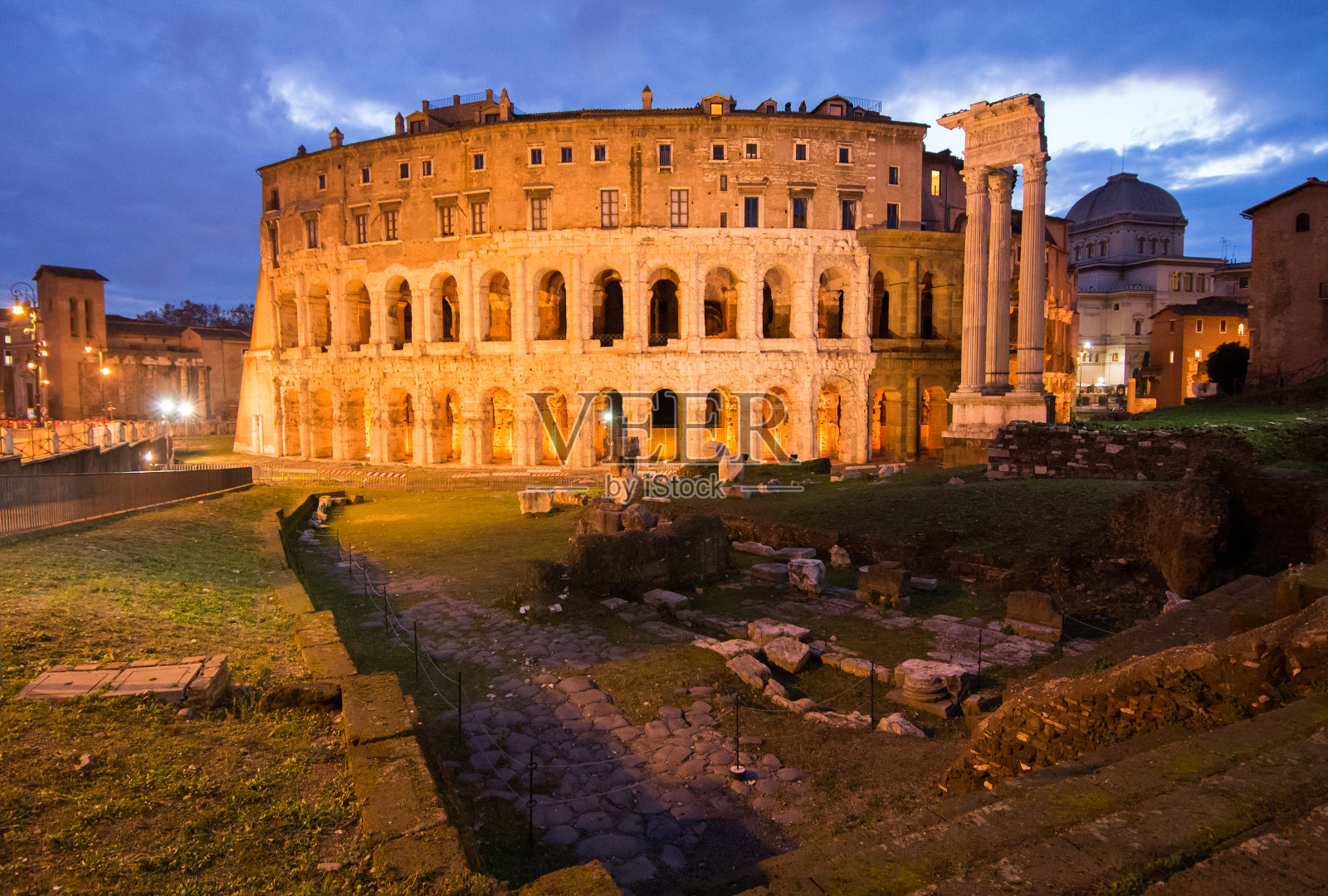 马塞洛古剧院，夜景。罗马,意大利照片摄影图片