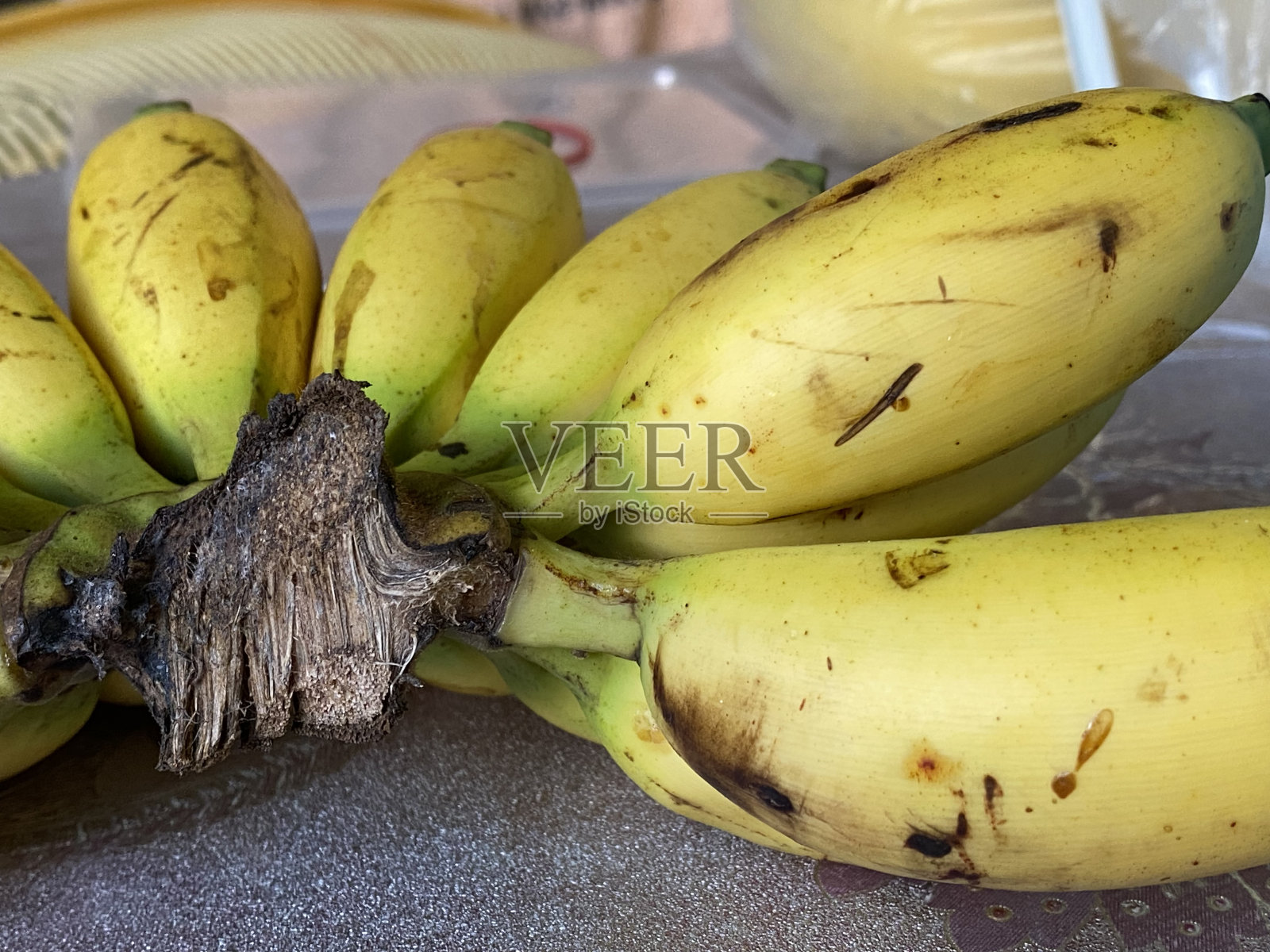 生的有机香蕉束准备吃照片摄影图片
