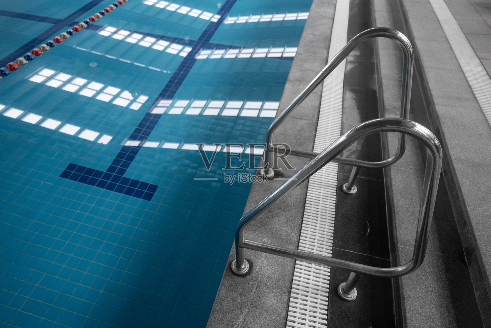 温泉度假酒店的游泳池照片摄影图片