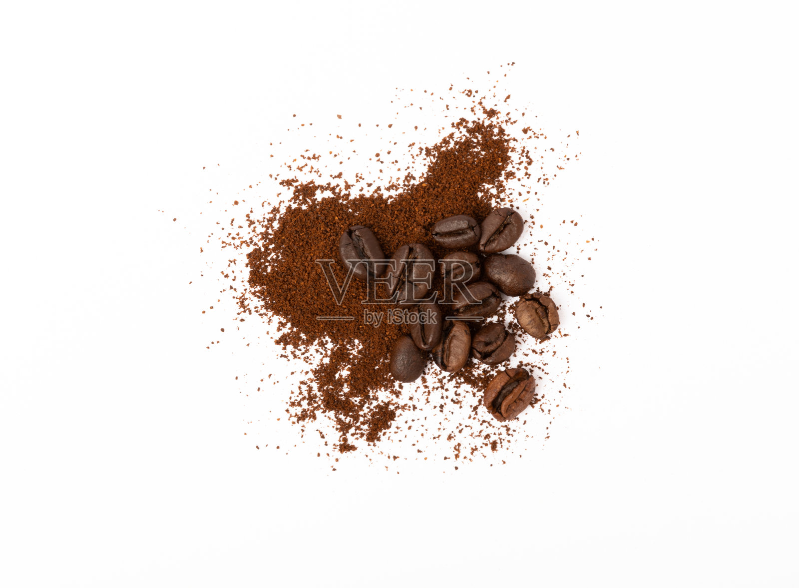 咖啡粉和咖啡豆被隔离在白色的背景上。照片摄影图片