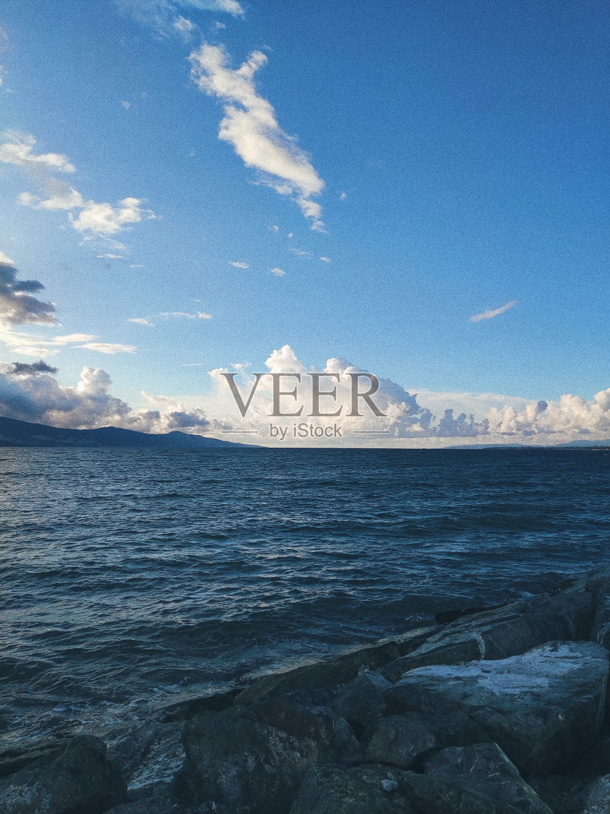 海滩视图渔村照片摄影图片