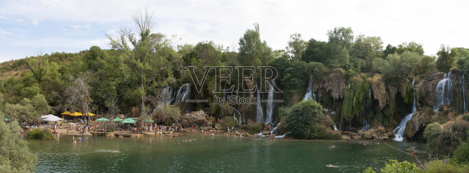夏季克拉维察瀑布全景。波斯尼亚黑塞哥维那照片摄影图片