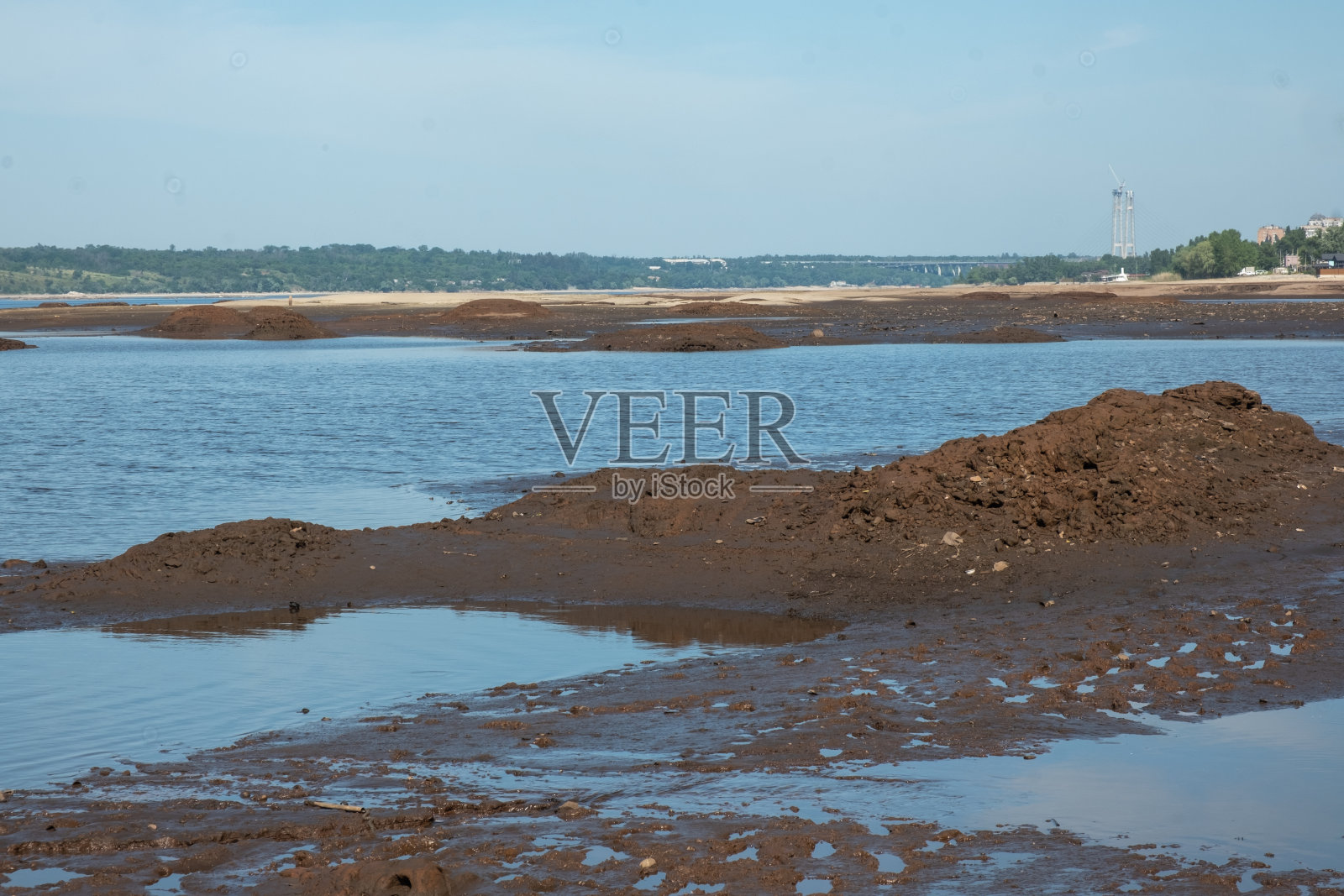 乌克兰，第聂伯河，2023年。乌克兰的技术灾难。照片摄影图片