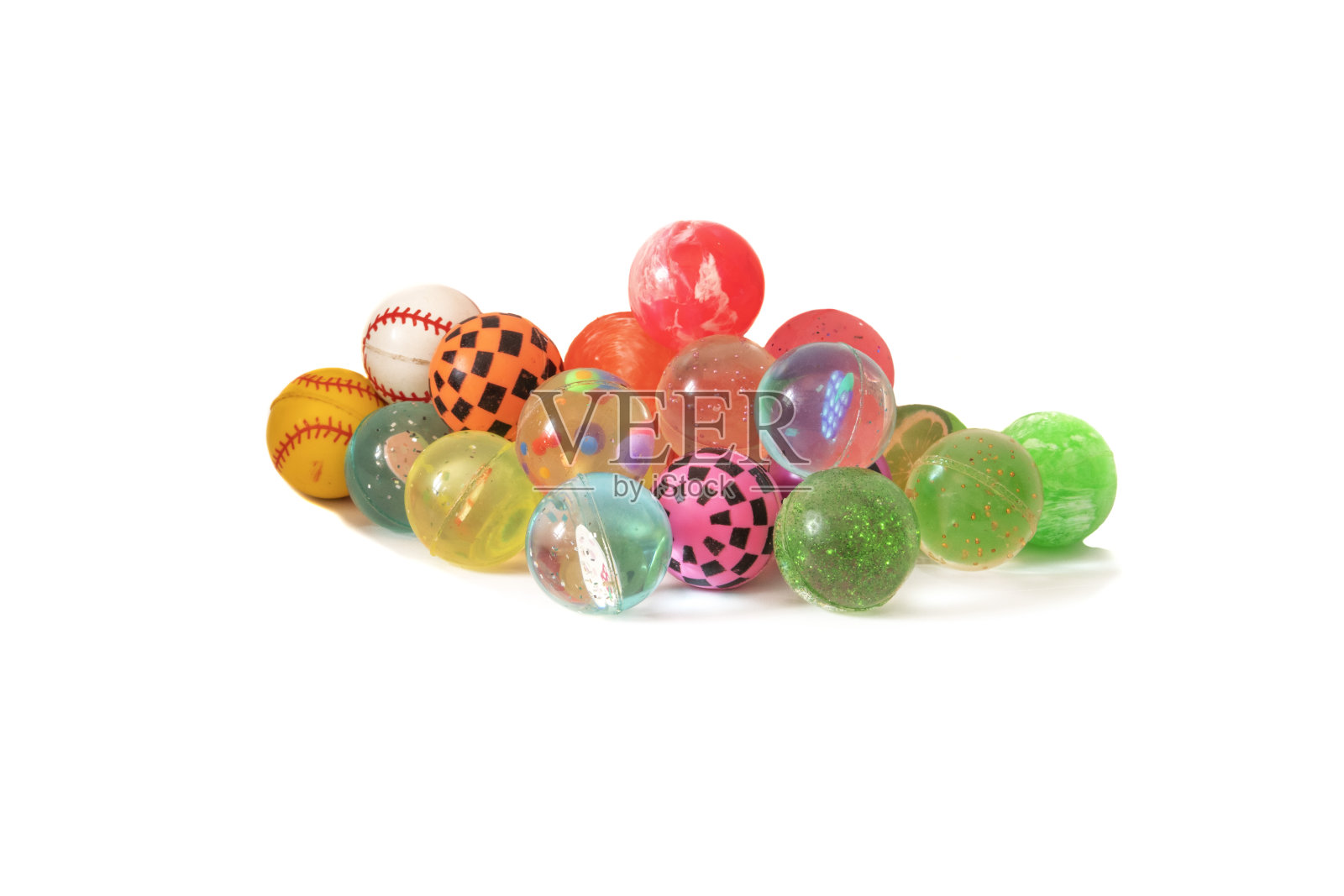 有很多各种颜色的橡皮球。孤立在白色背景上照片摄影图片
