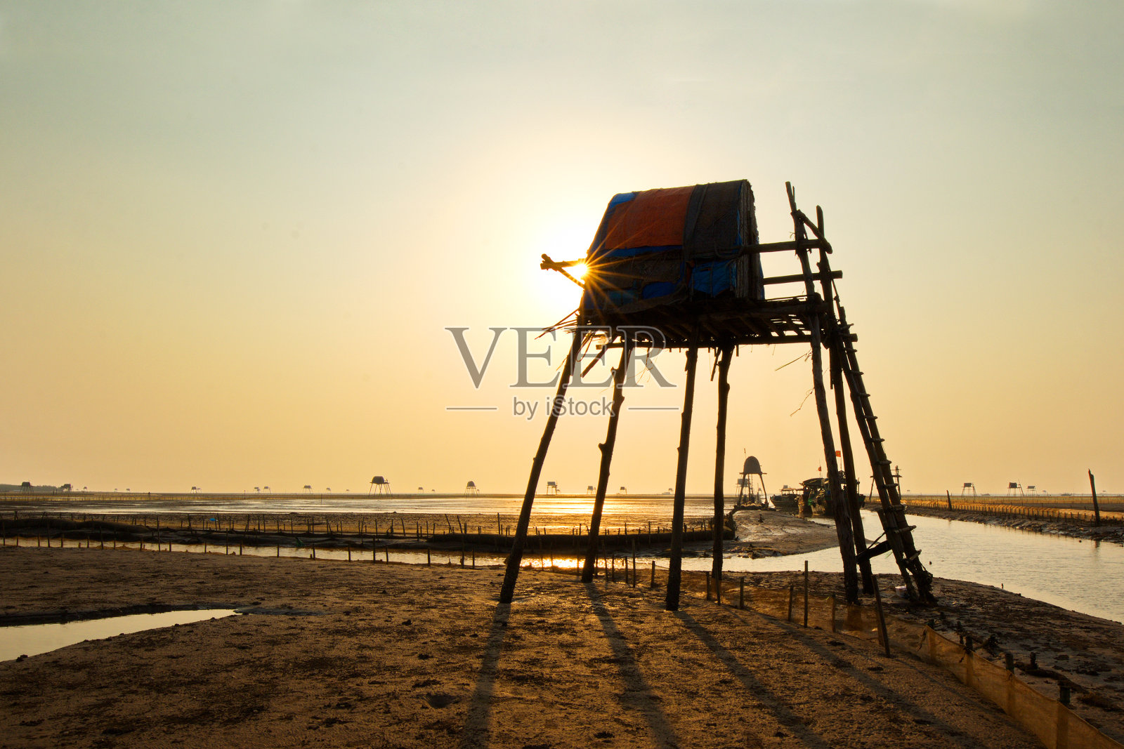 日出在东洲海滩，泰平，越南照片摄影图片