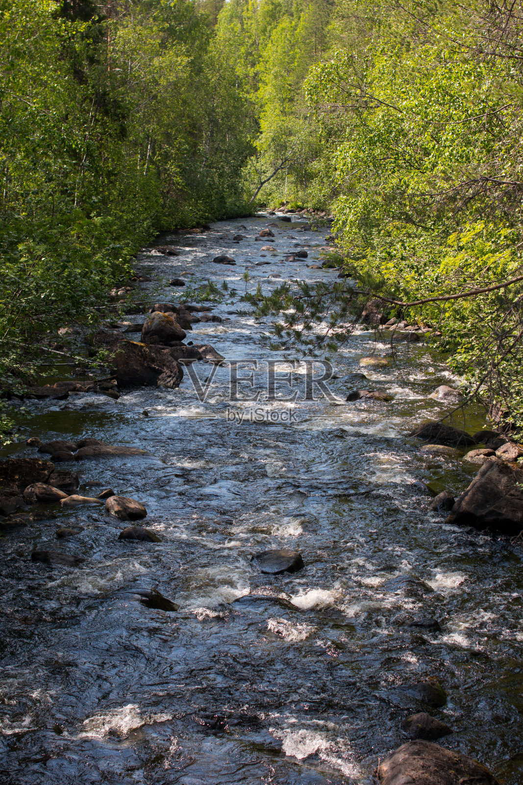 山脉，北部河流，岩石和瀑布。卡累利阿共和国照片摄影图片
