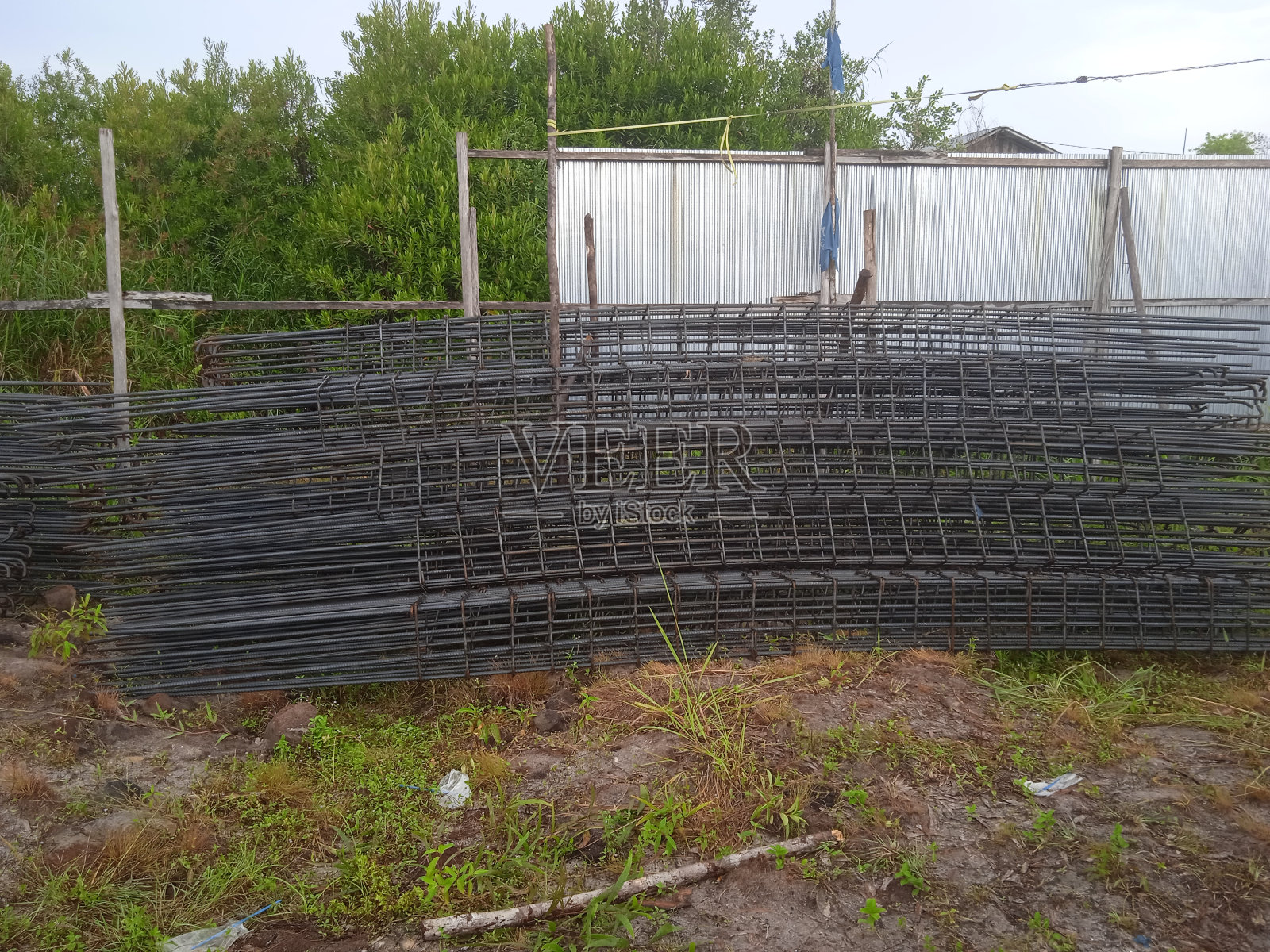 建筑工地的钢筋构件照片摄影图片