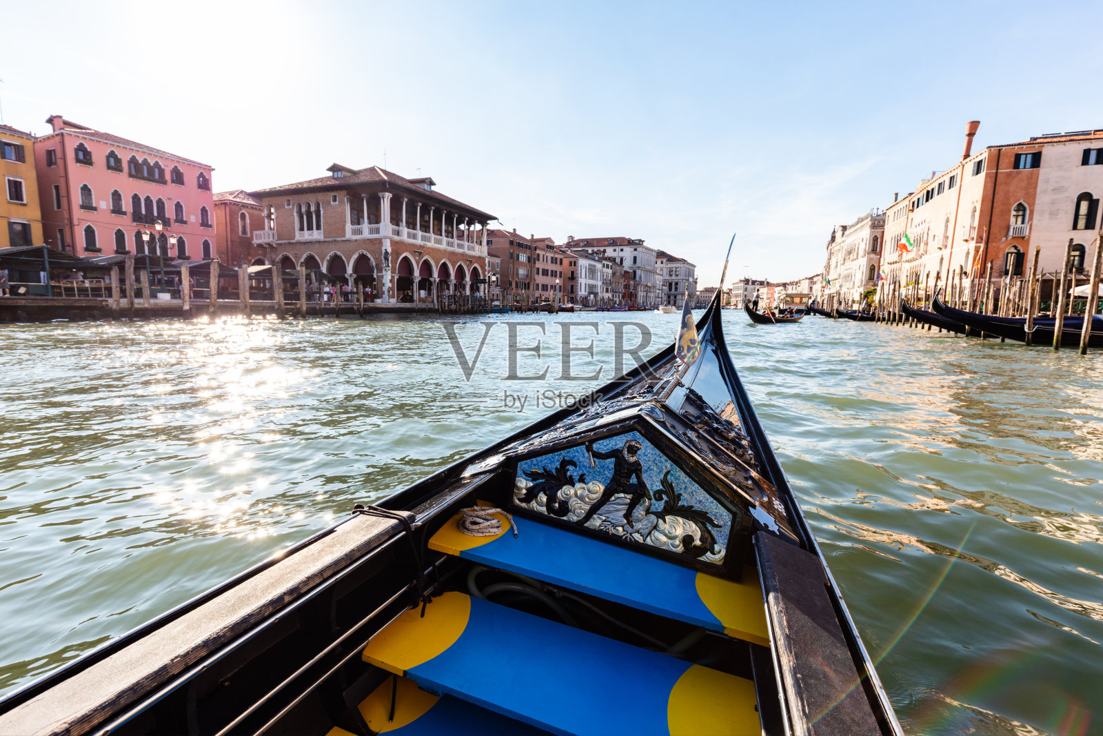 意大利威尼斯大运河上的贡多拉照片摄影图片