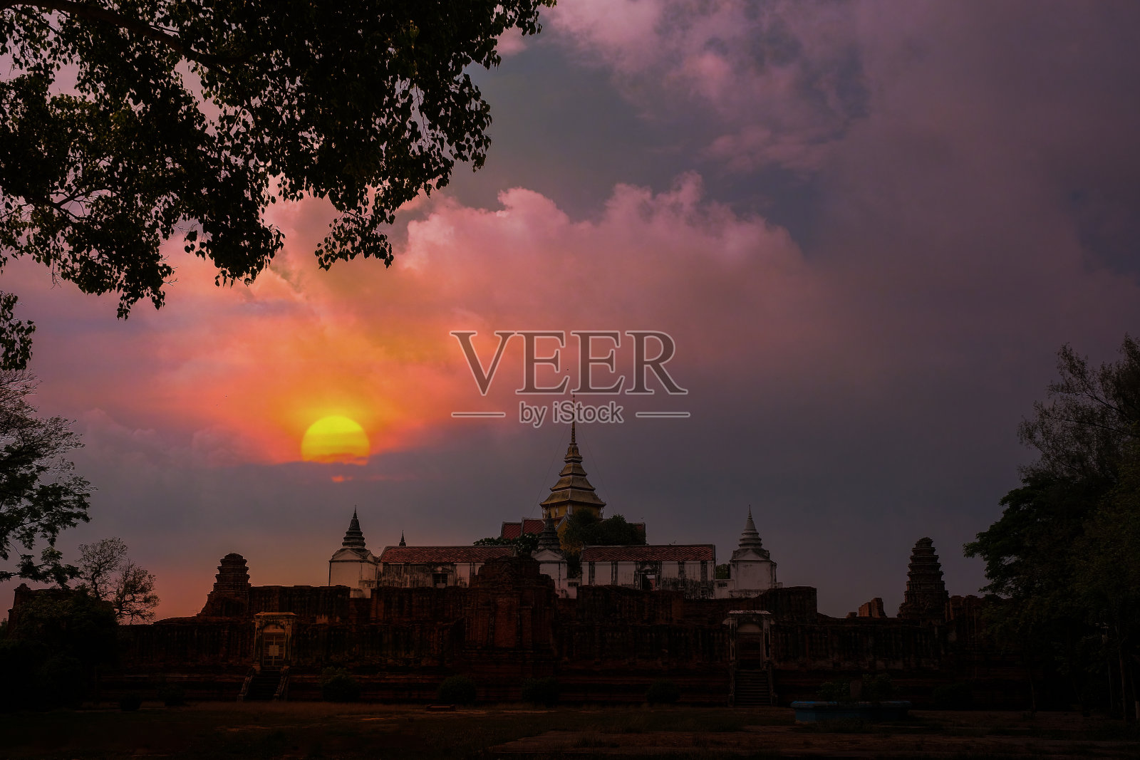 Nakhon Luang Prasat Nakhon Luang位于Phra Nakhon Si Ayutthaya省Nakhon Luang区Nakhon Luang街道。古老的日落照片摄影图片