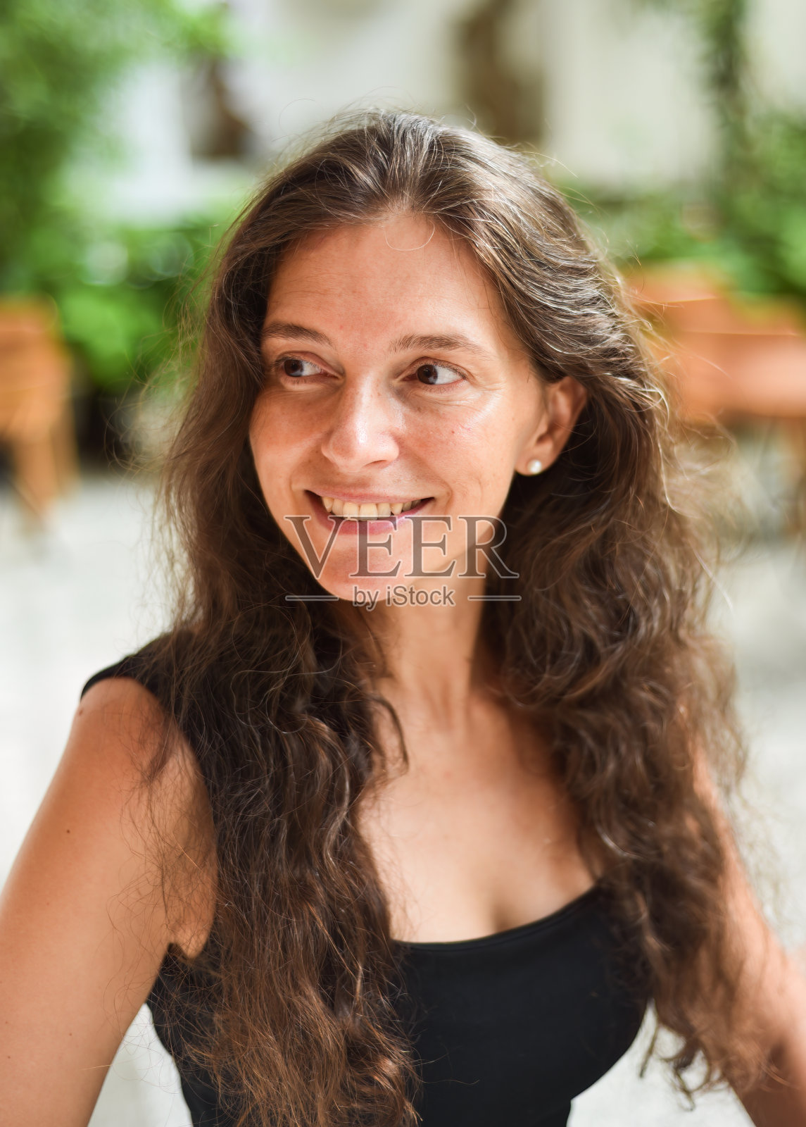 40岁斯拉夫妇女的肖像特写，没有化妆照片摄影图片