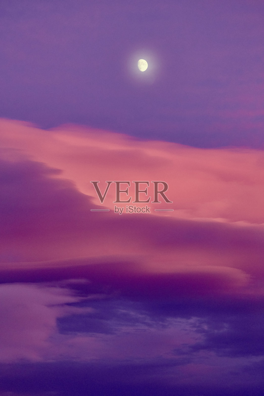 月亮与日落的天空照片摄影图片