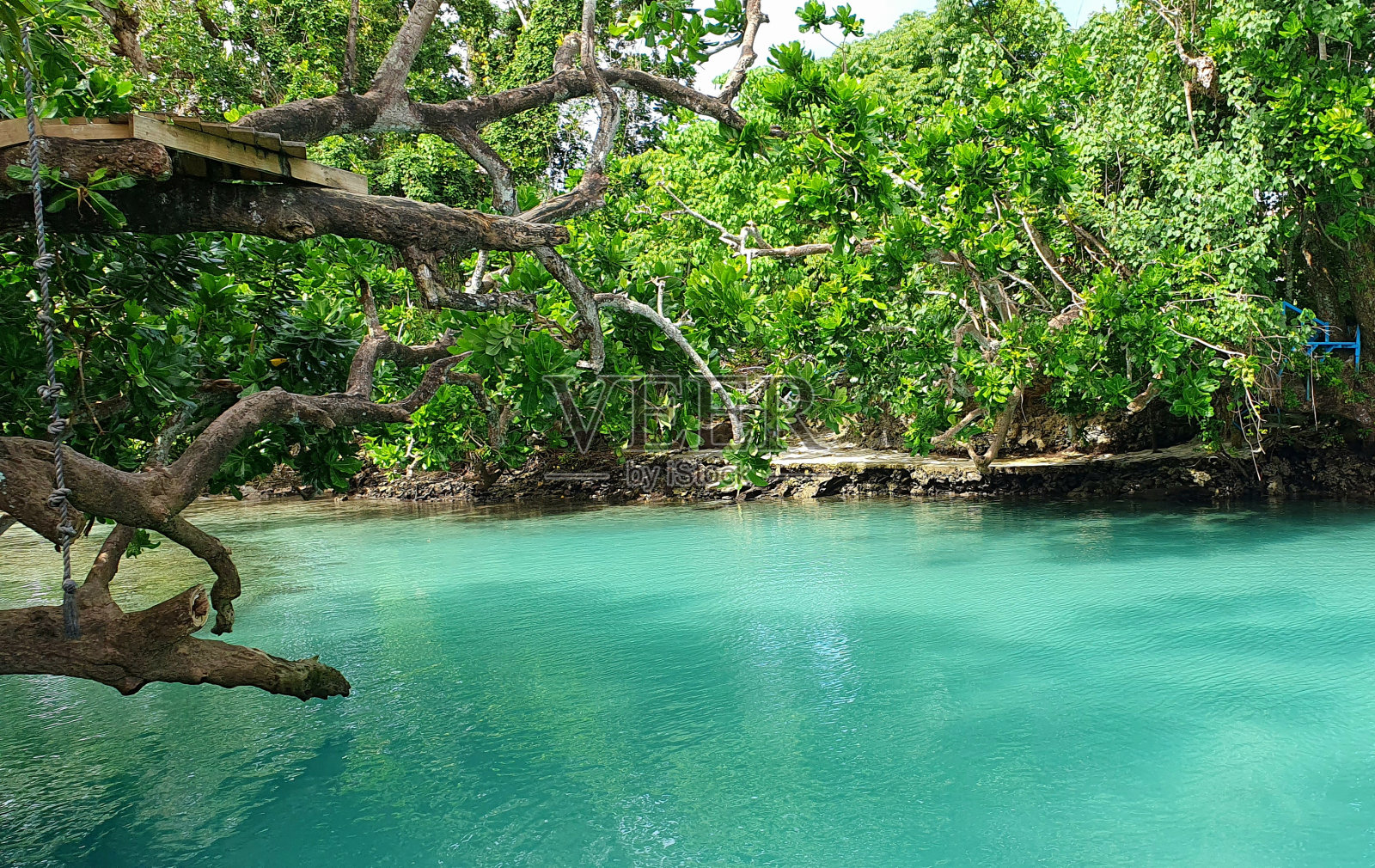 蓝色的湖照片摄影图片