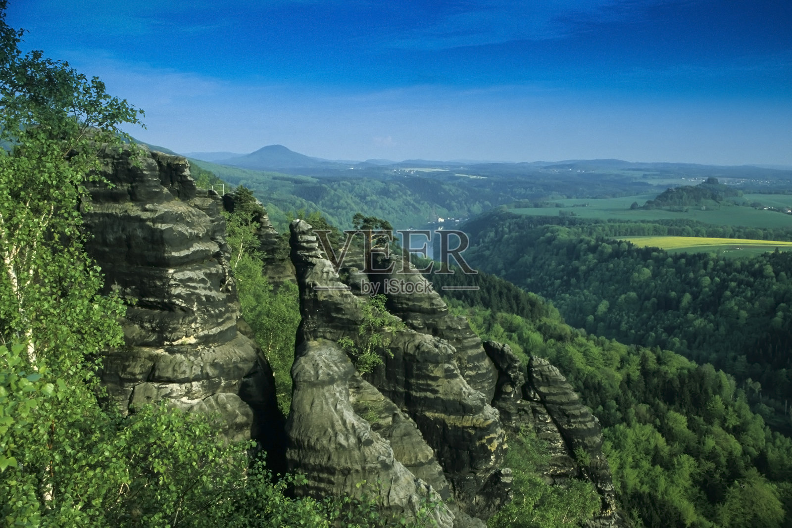 欧洲德国萨克森，萨克森瑞士国家公园，秋天黎明的巴斯泰照片摄影图片