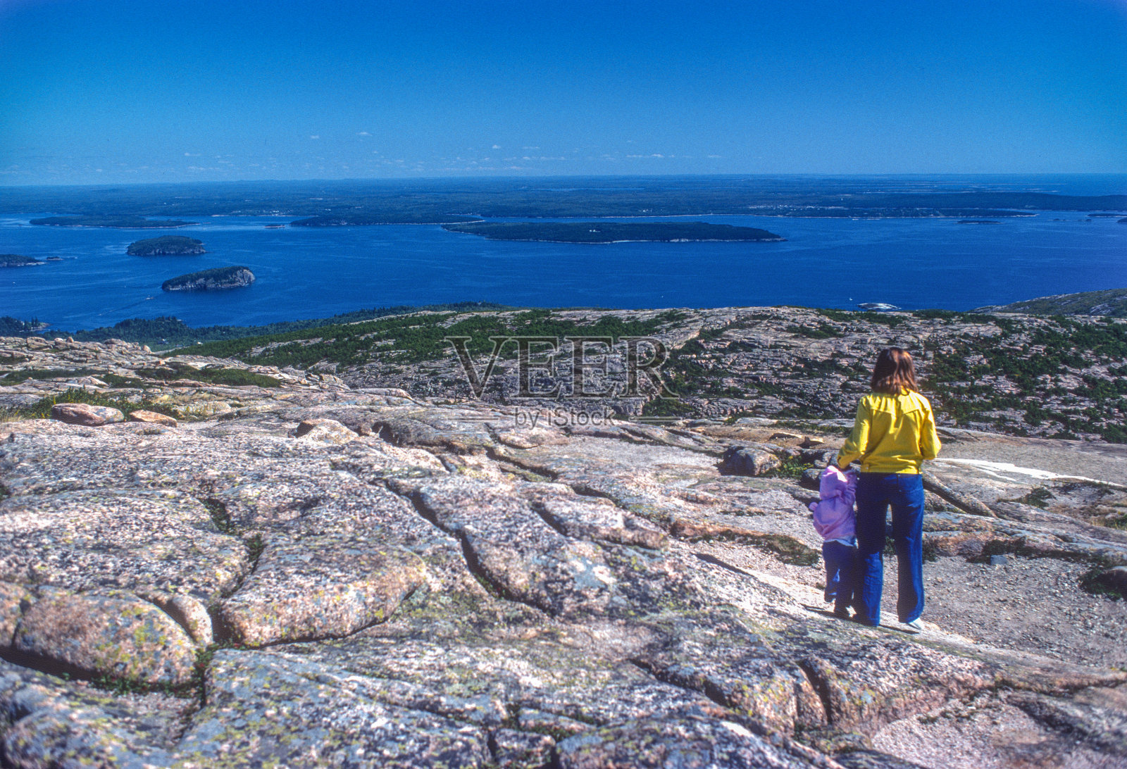 阿卡迪亚NP -母亲和孩子在凯迪拉克山- 1980年照片摄影图片