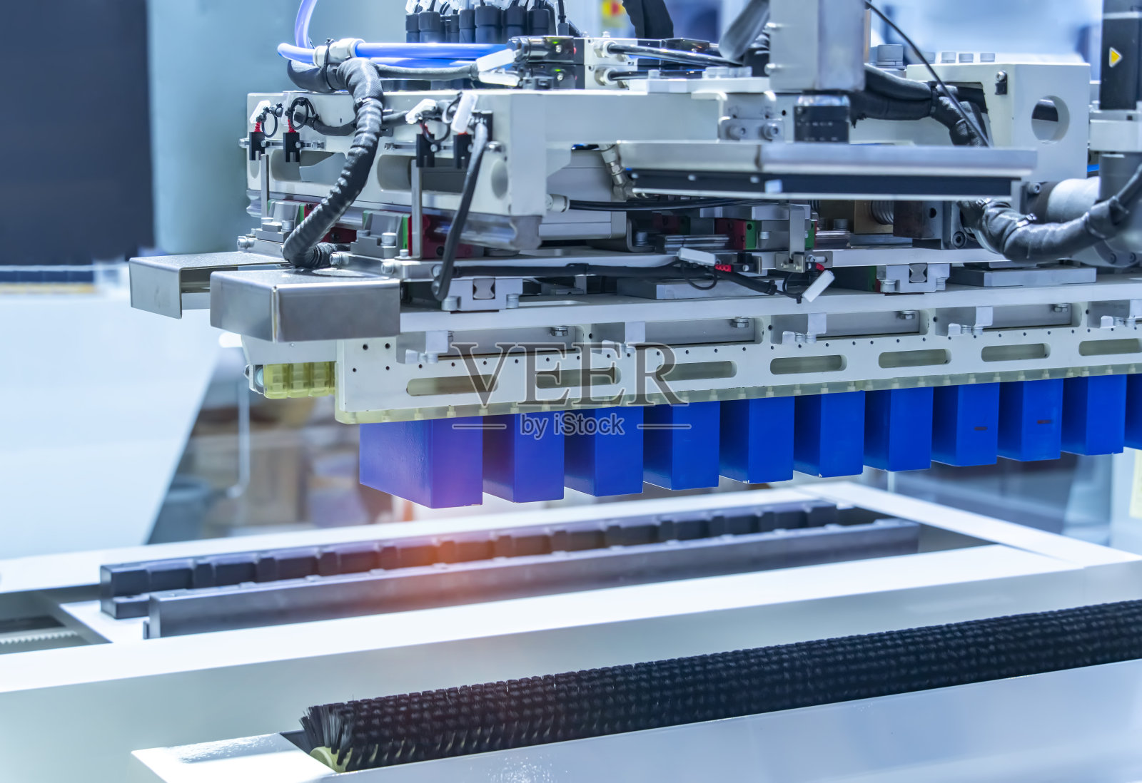 锂电池工业制造中的人工智能机器照片摄影图片