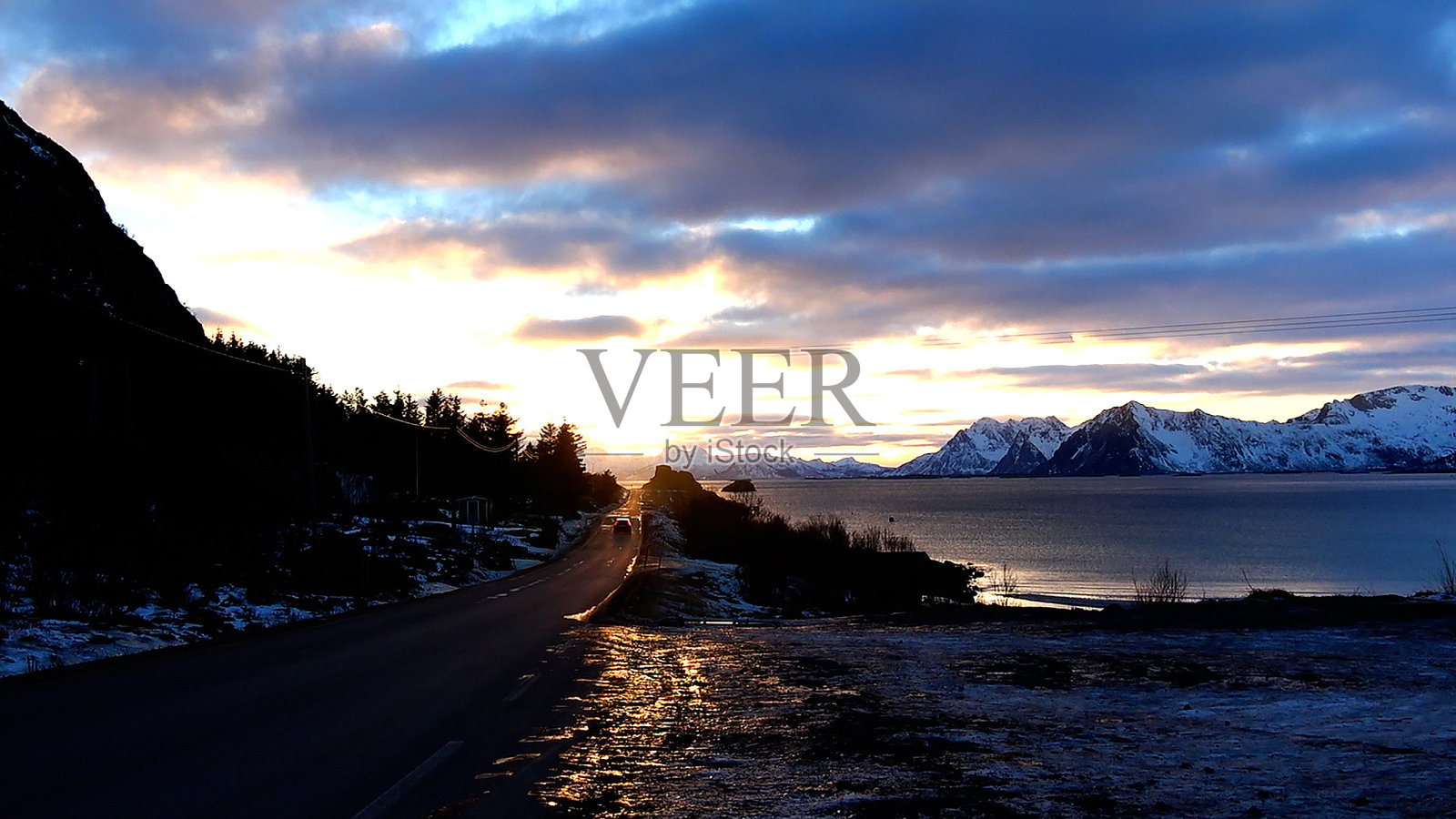 挪威罗弗敦群岛沿路的风景。照片摄影图片