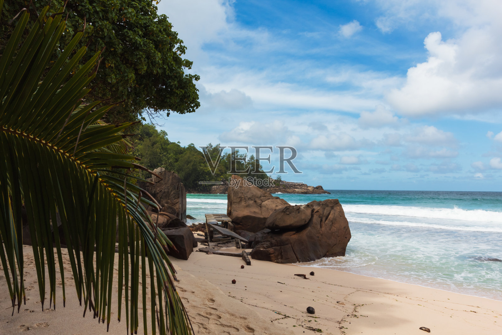 Anse Intendance海滩——塞舌尔热带海滩，有花岗岩巨石和棕榈树照片摄影图片