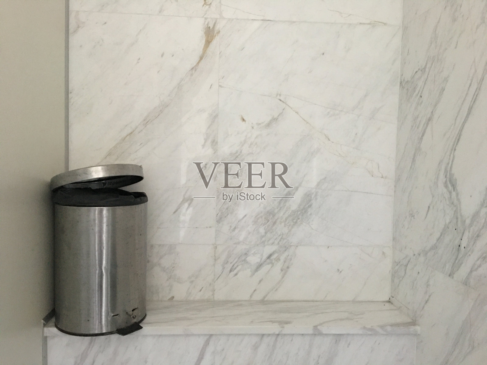 垃圾桶照片摄影图片