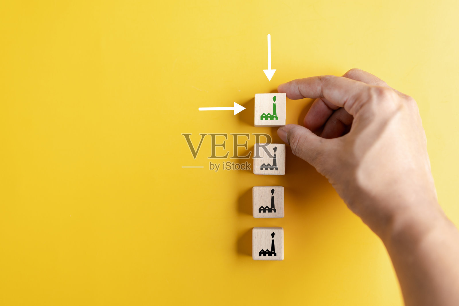 生态绿色工厂，绿色目标目标以企业经济环境可持续为未来投资增长，以减少环境污染为未来理念。照片摄影图片