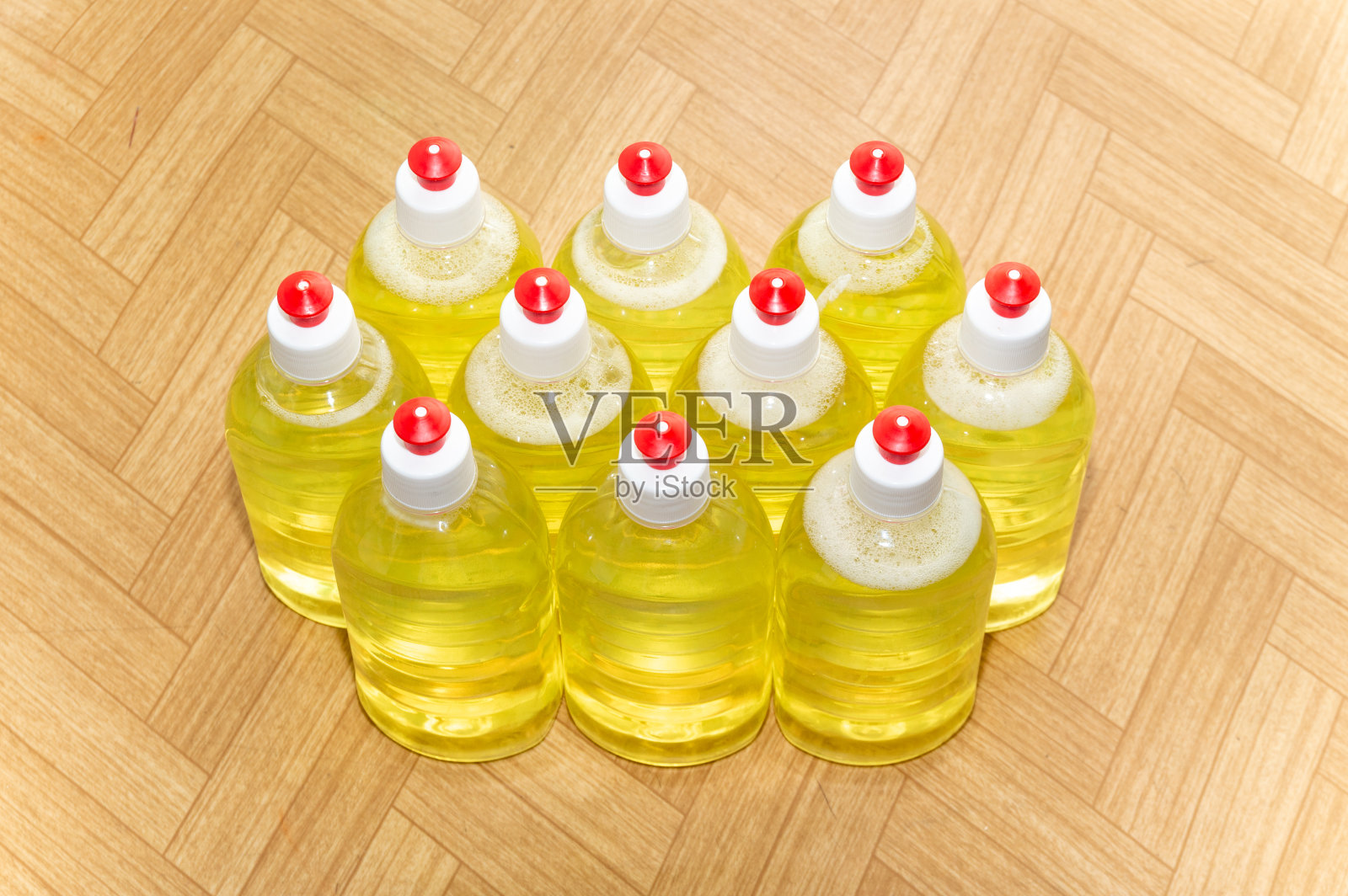 十瓶洗涤剂照片摄影图片