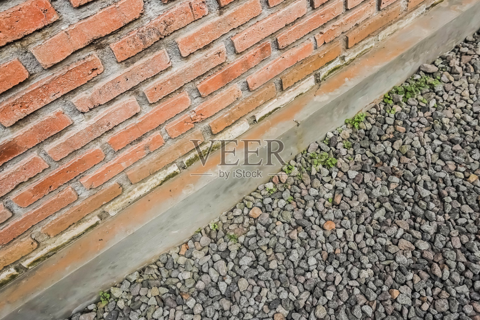 红砖墙的纹理。古老的城堡石墙。花纹红色的现代风格设计装饰凹凸不平的真石墙面用水泥。砖纹理壁纸或背景。照片摄影图片