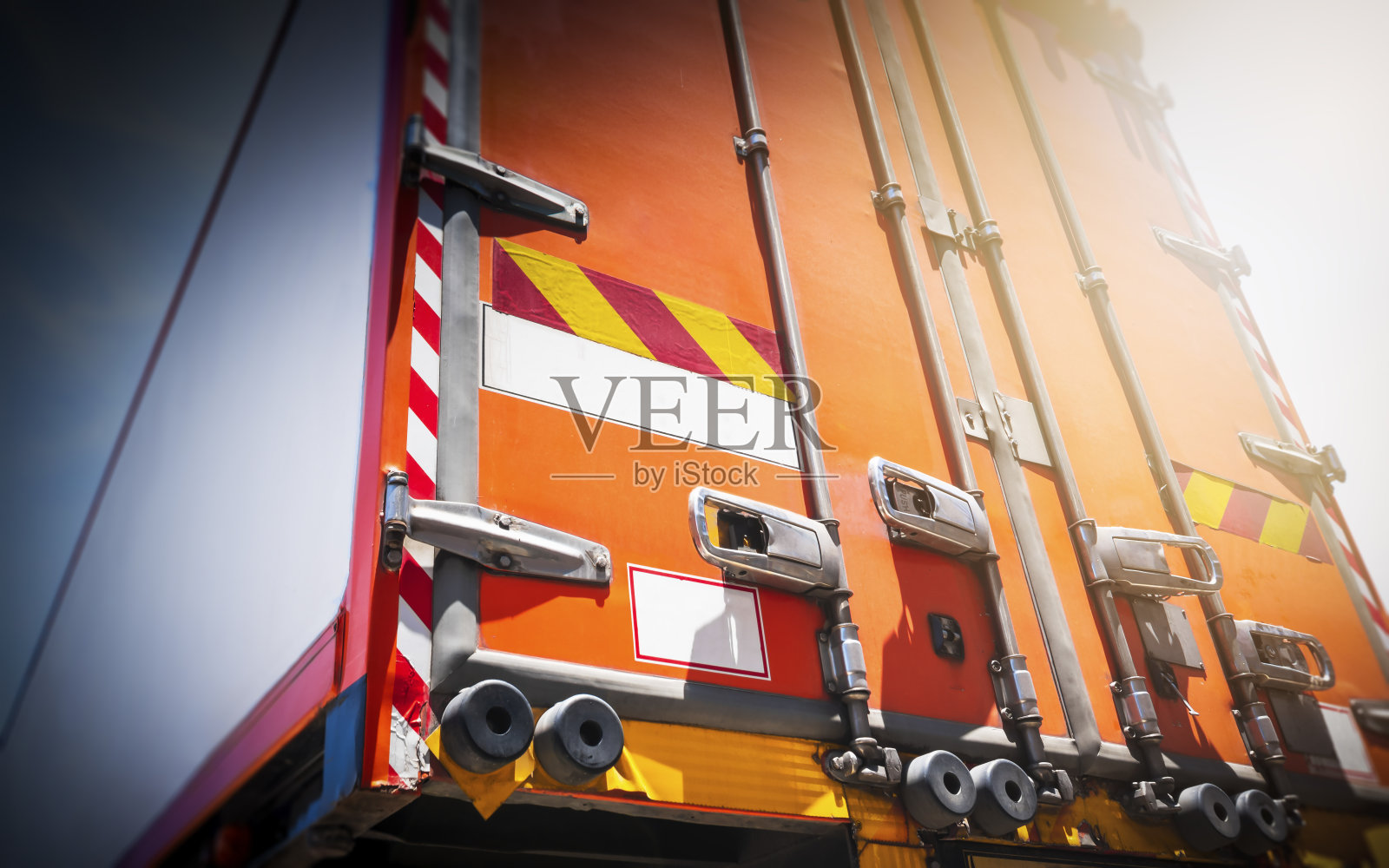 货物集装箱门锁保护安全。运输卡车。工业货运卡车物流货物运输。照片摄影图片