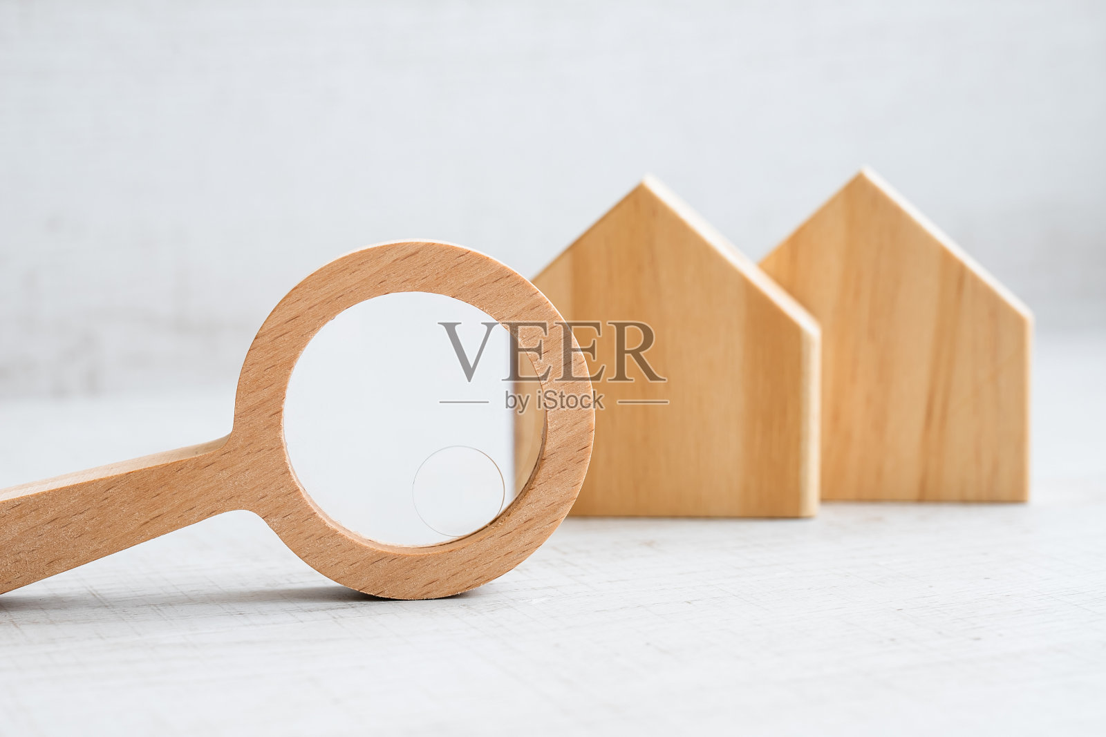 房子和放大镜照片摄影图片