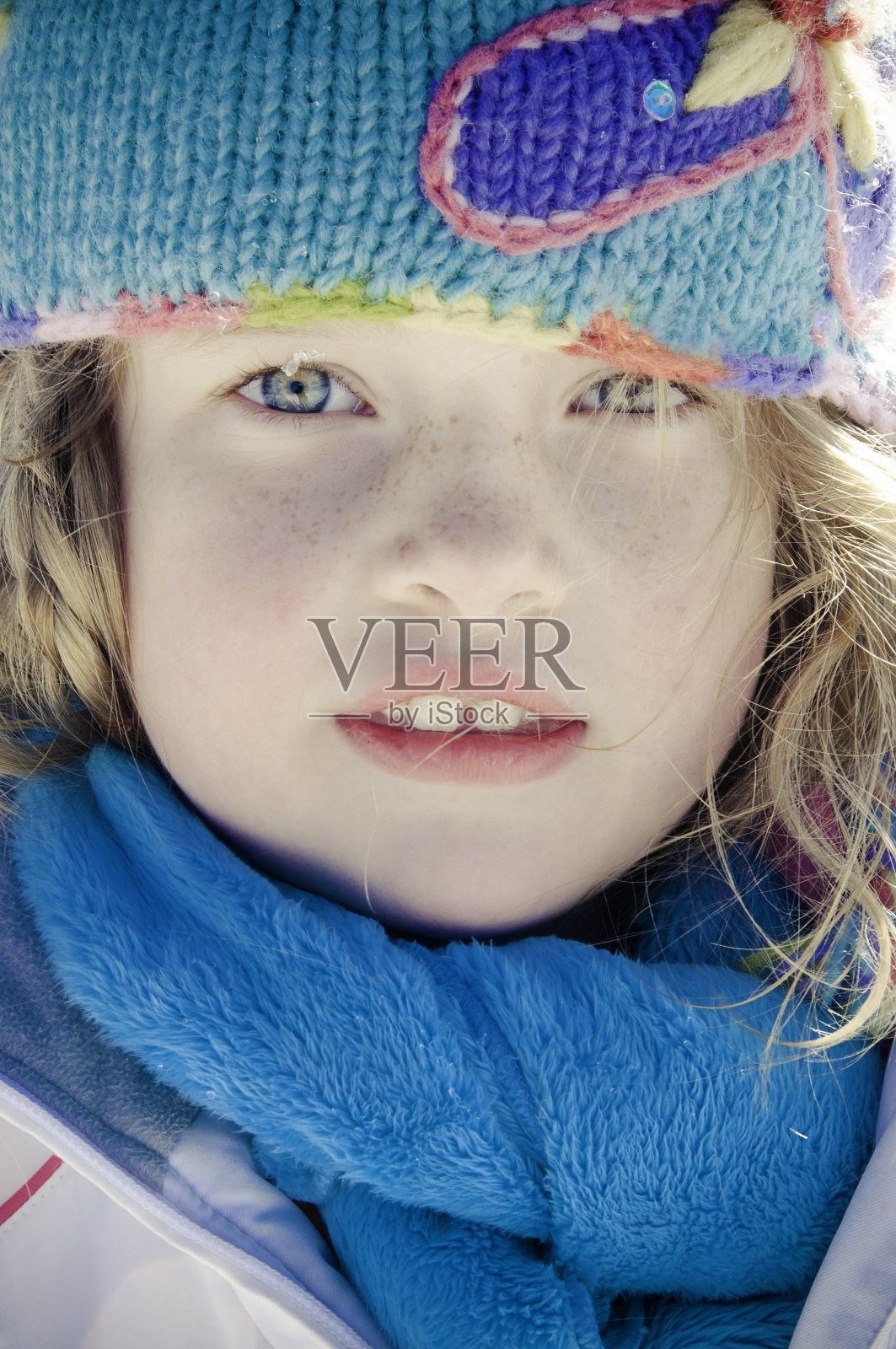 雪的女孩照片摄影图片