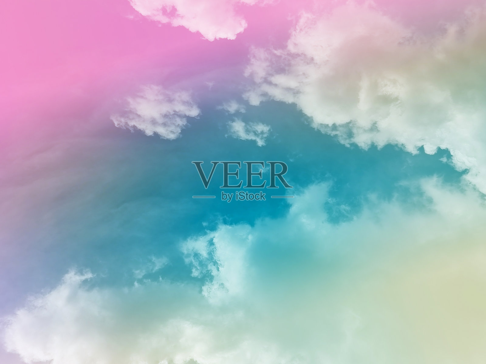 美丽甜美柔和的绿色，粉红色的彩色与天空中蓬松的云。多色彩虹图像。抽象幻想生长之光照片摄影图片