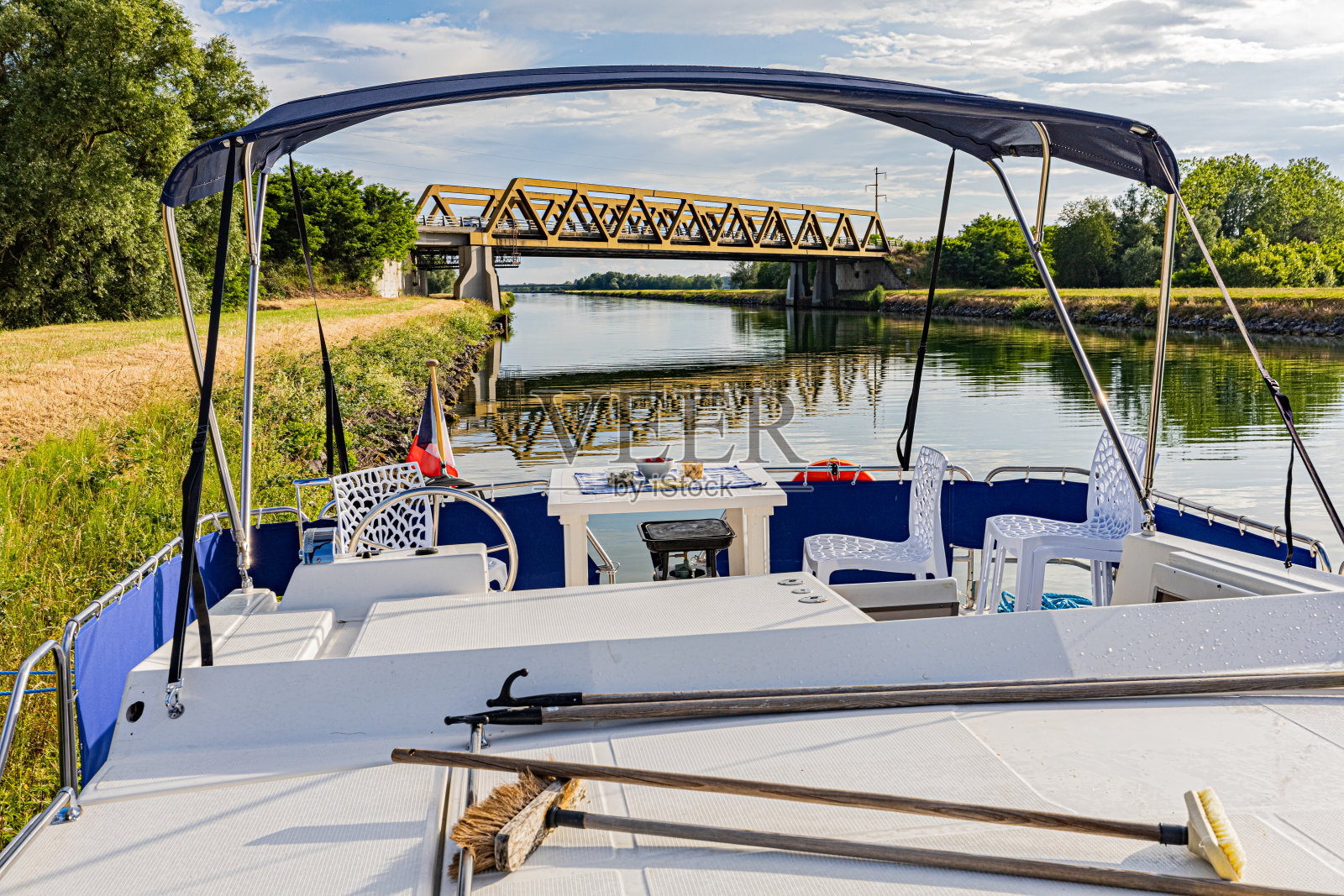 在Saône上乘船。En b<s:1> teau sur la Saône照片摄影图片