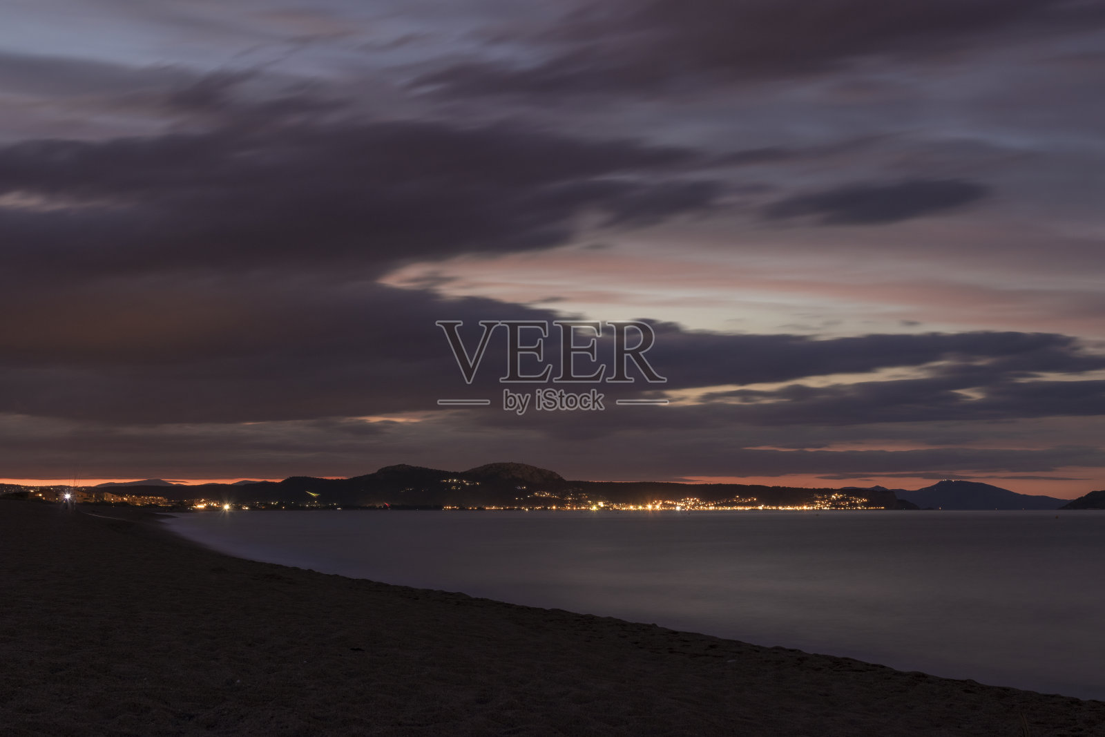 夏天晚上在布拉瓦海岸的帕尔斯海滩照片摄影图片