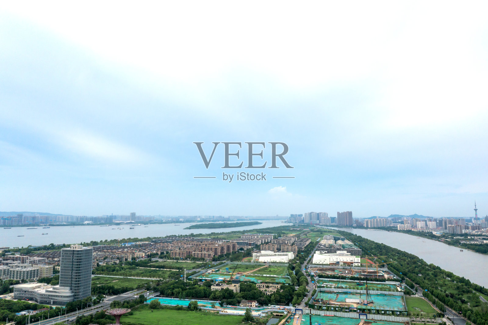 中国南京的长江天际线照片摄影图片