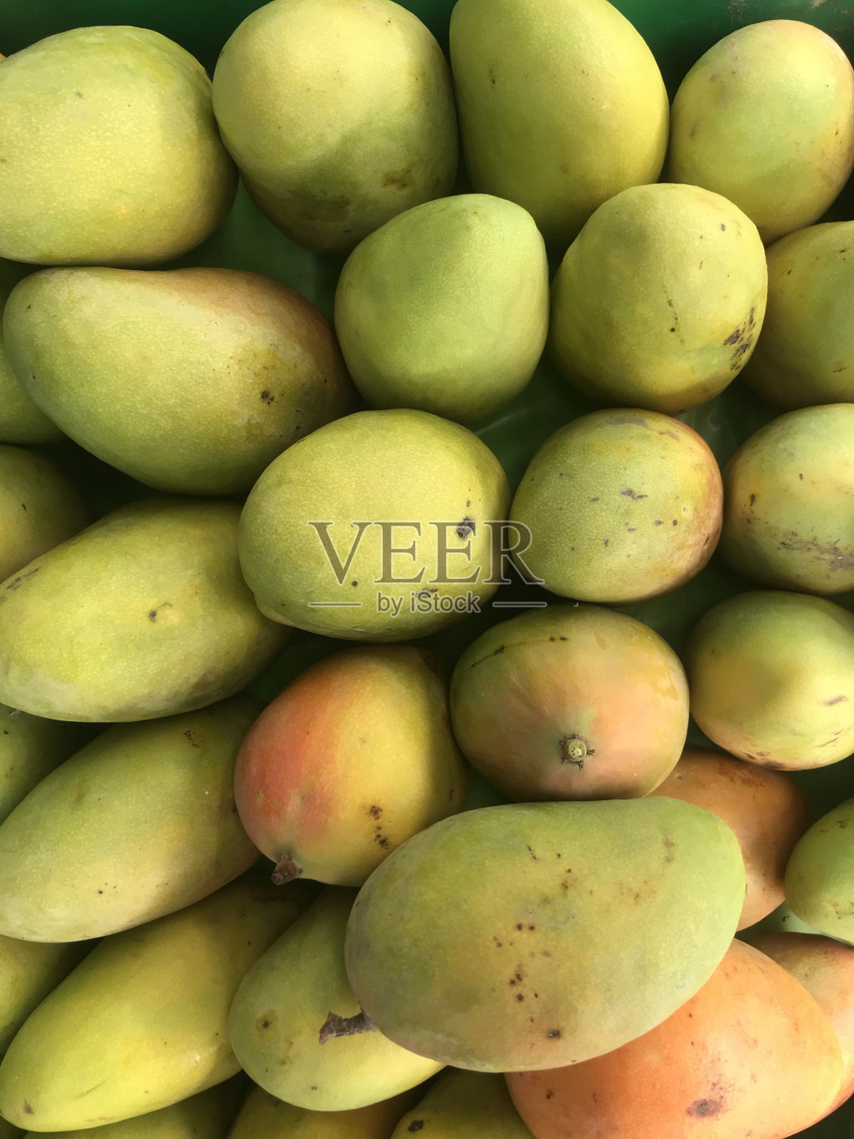 篮子里的成熟芒果照片摄影图片