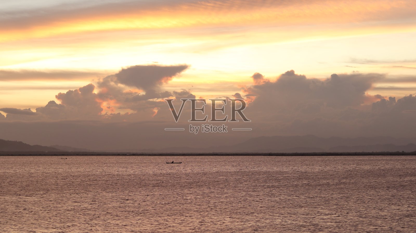 湖上的夕阳照片摄影图片