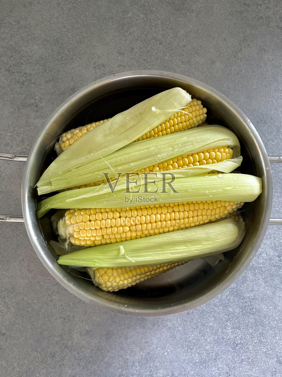 平底锅里的玉米照片摄影图片