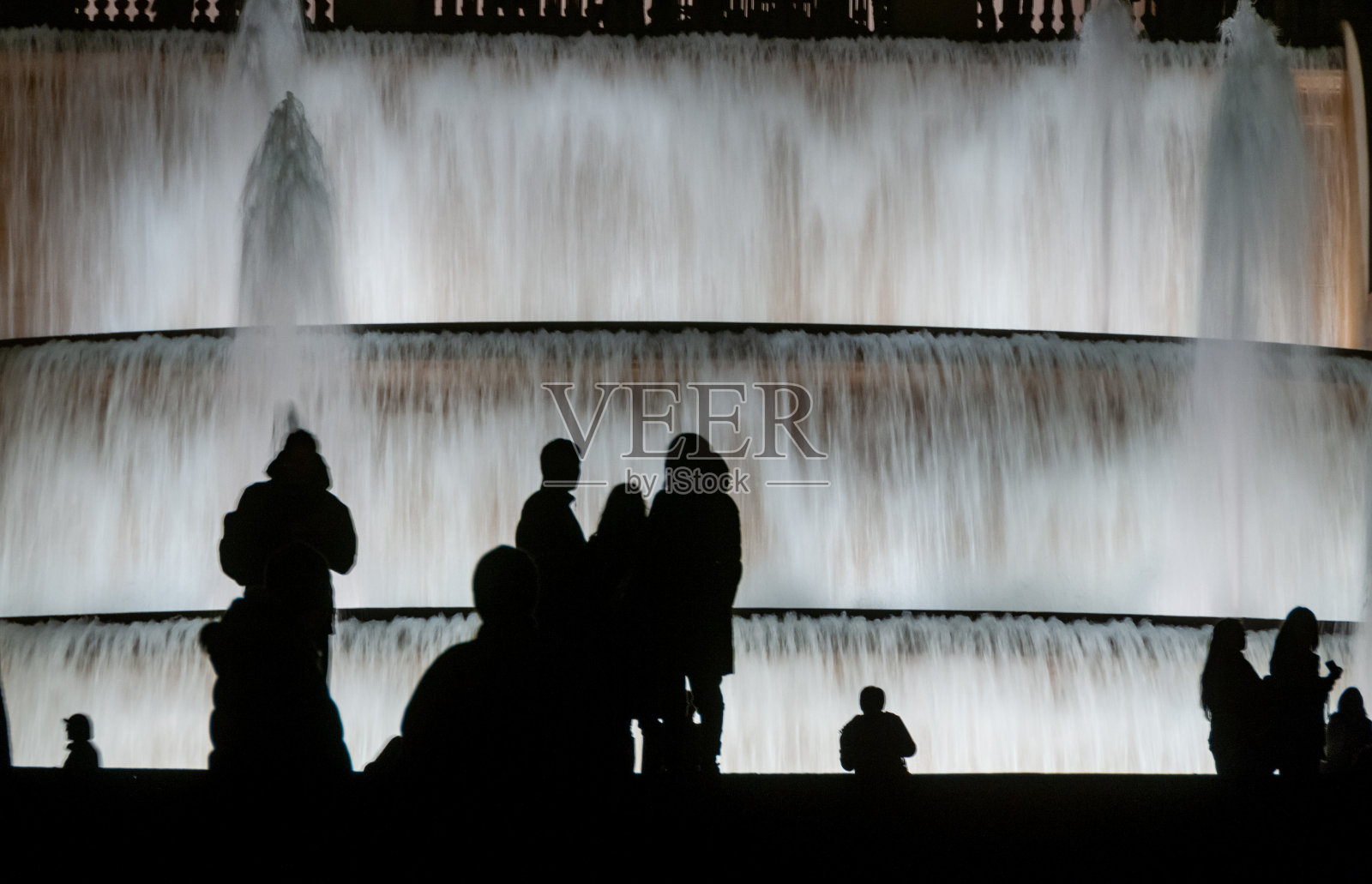 游客喷泉西班牙照片摄影图片