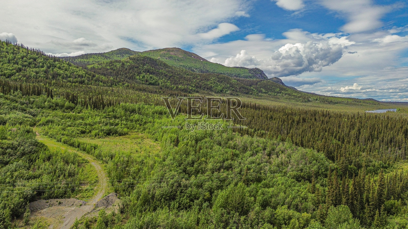 春天的阿拉斯加山脉——最后的边疆照片摄影图片