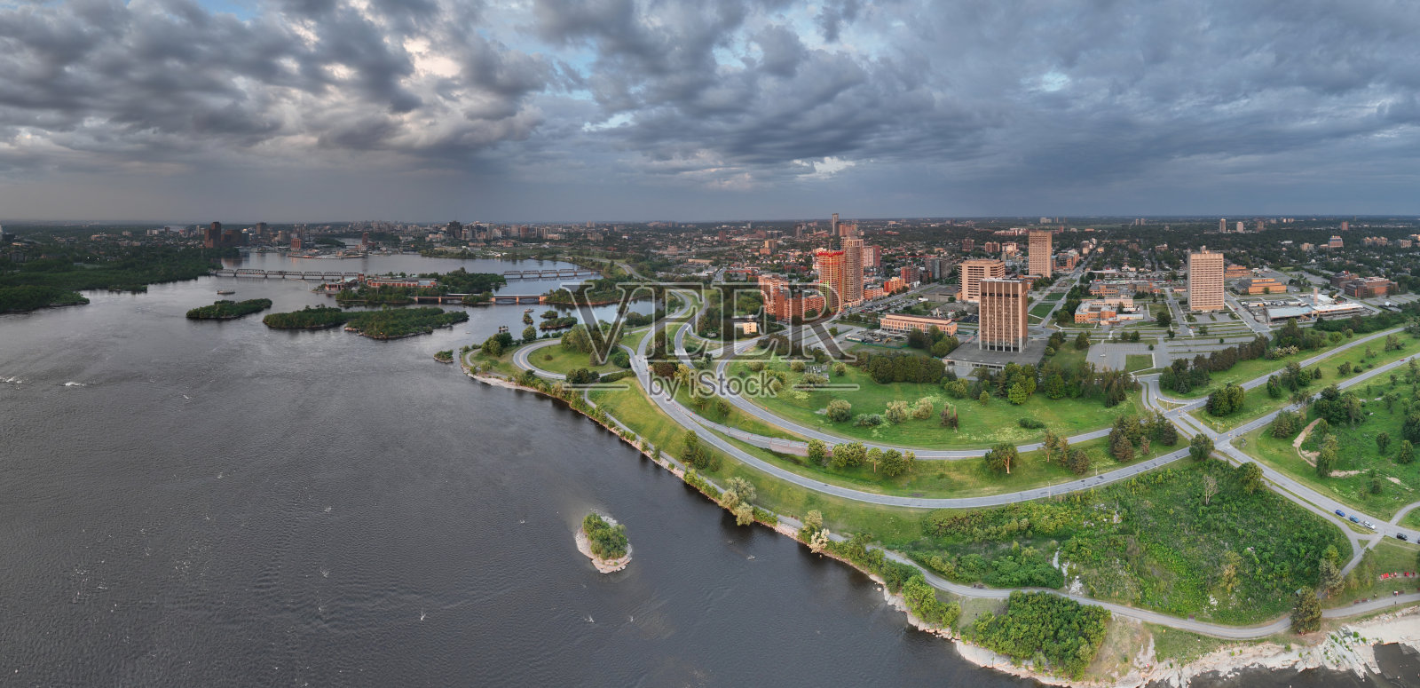 无人机拍摄的维多利亚岛，渥太华河，加蒂诺和渥太华市中心照片摄影图片